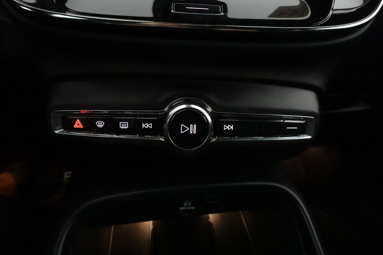 Volvo XC40 2022 Recharge Twin Pro aut - 3,99 % KORKOTARJOUS TÄHÄN AUTOON - Lämpöpumppu / Adapt.Vakkari / Vetokoukku / Harman&Kardon / Panoraama / Nahka-Alcantara Muistipenkki / Adapt.LED / 360-Kamera