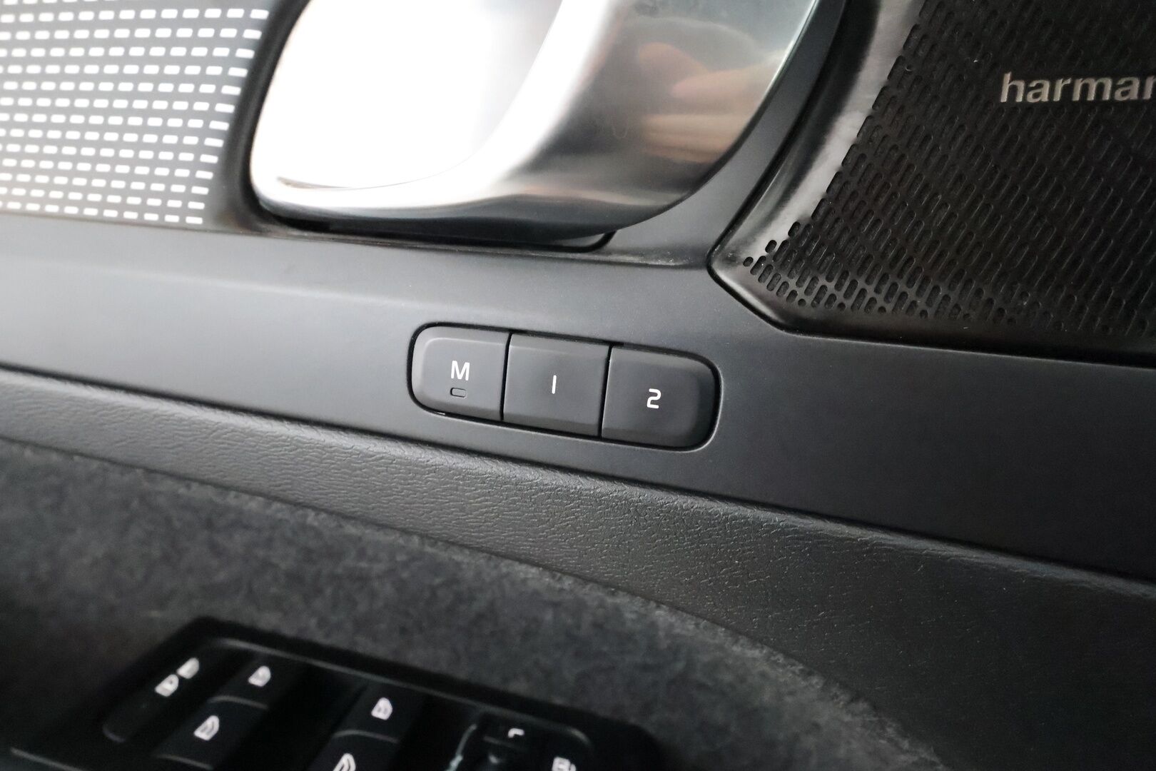 Volvo XC40 2022 Recharge Twin Pro aut - 3,99 % KORKOTARJOUS TÄHÄN AUTOON - Lämpöpumppu / Adapt.Vakkari / Vetokoukku / Harman&Kardon / Panoraama / Nahka-Alcantara Muistipenkki / Adapt.LED / 360-Kamera