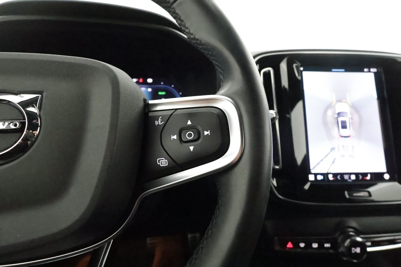 Volvo XC40 2022 Recharge Twin Pro aut - 3,99 % KORKOTARJOUS TÄHÄN AUTOON - Lämpöpumppu / Adapt.Vakkari / Vetokoukku / Harman&Kardon / Panoraama / Nahka-Alcantara Muistipenkki / Adapt.LED / 360-Kamera