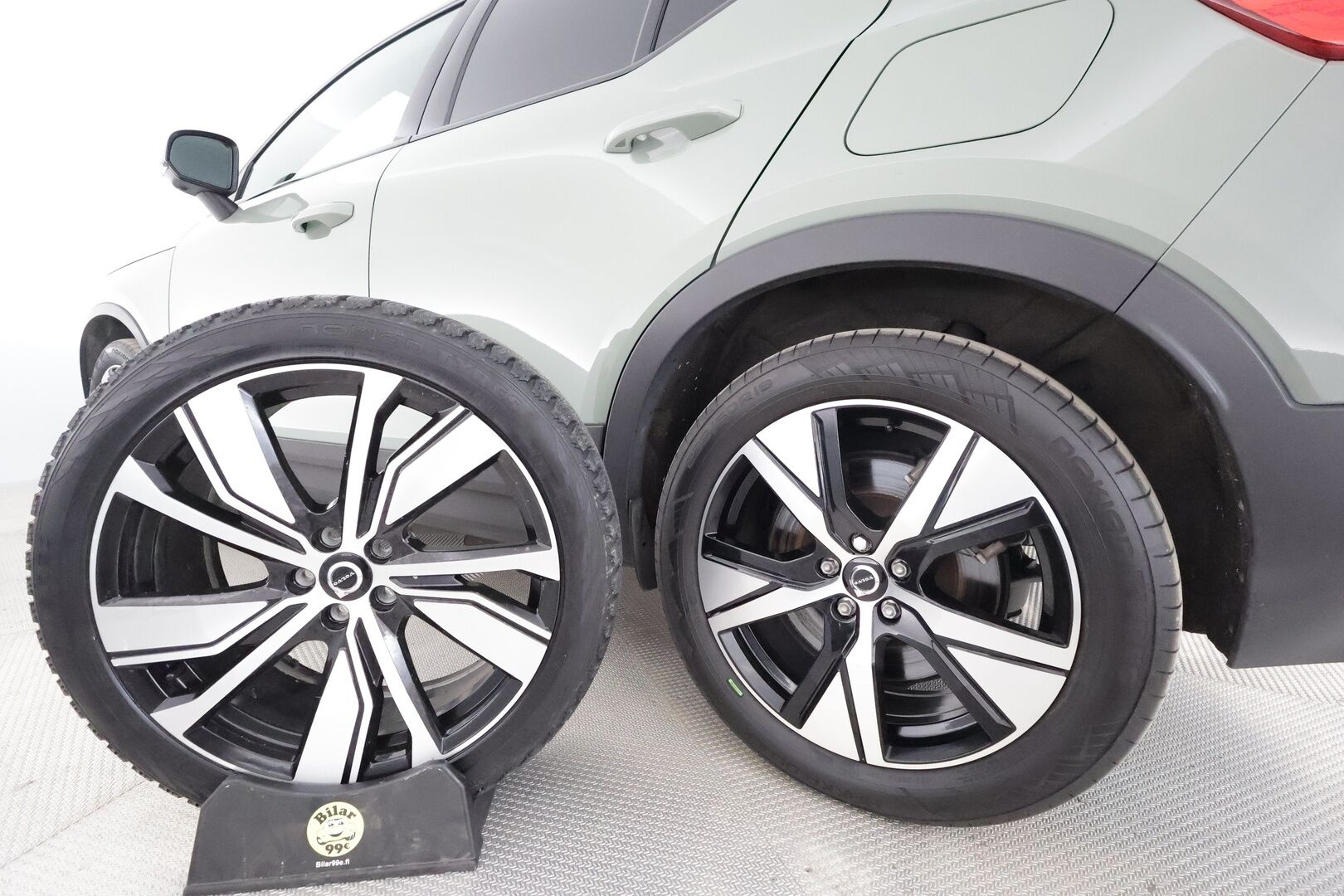 Volvo XC40 2022 Recharge Twin Pro aut - 3,99 % KORKOTARJOUS TÄHÄN AUTOON - Lämpöpumppu / Adapt.Vakkari / Vetokoukku / Harman&Kardon / Panoraama / Nahka-Alcantara Muistipenkki / Adapt.LED / 360-Kamera