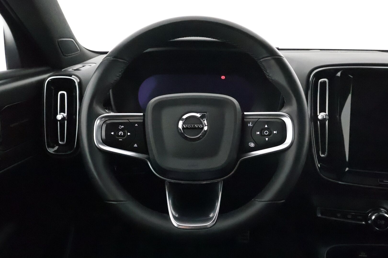 Volvo XC40 2022 Recharge Twin Pro aut - 3,99 % KORKOTARJOUS TÄHÄN AUTOON - Lämpöpumppu / Adapt.Vakkari / Vetokoukku / Harman&Kardon / Panoraama / Nahka-Alcantara Muistipenkki / Adapt.LED / 360-Kamera