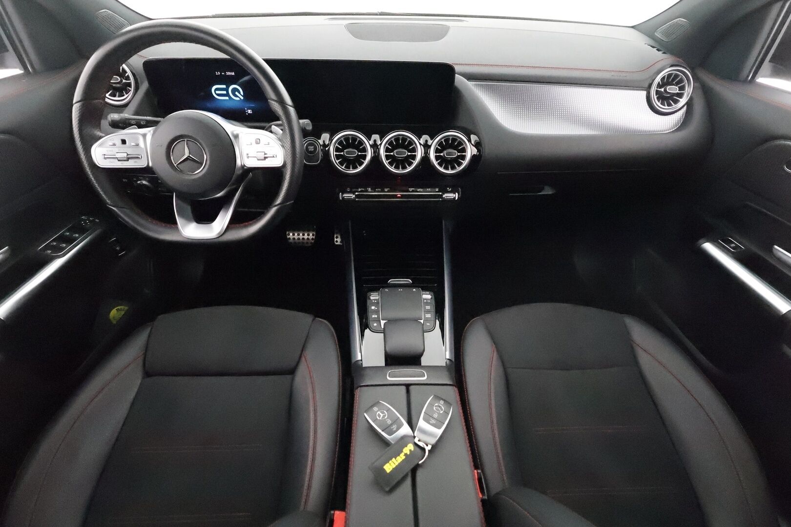 MERCEDES-BENZ EQA 2022 250 Business AMG - 3,99 % KORKOTARJOUS TÄHÄN AUTOON - Distronic+ / Panorama / 360-Kamera / Nahka-Alcantara / Vetokoukku / Led High Performance / Night / Akku kuntotarkastettu!
