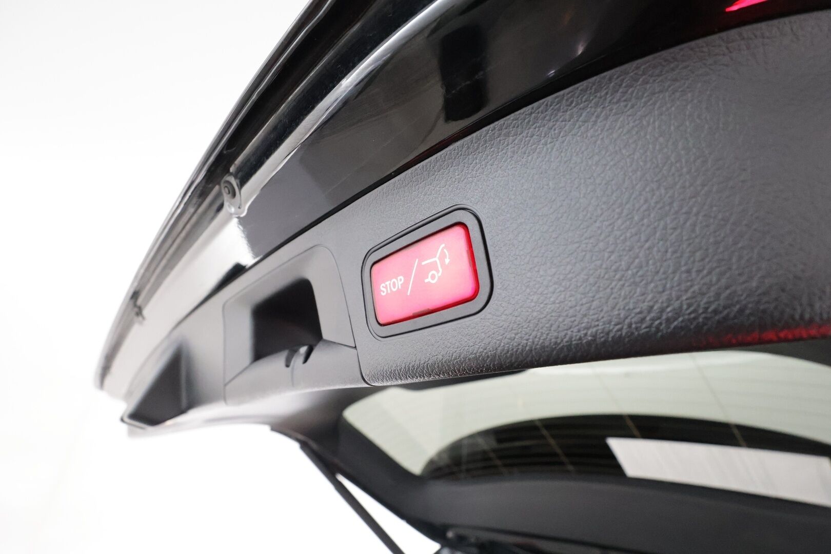 MERCEDES-BENZ EQA 2022 250 Business AMG - 3,99 % KORKOTARJOUS TÄHÄN AUTOON - Distronic+ / Panorama / 360-Kamera / Nahka-Alcantara / Vetokoukku / Led High Performance / Night / Akku kuntotarkastettu!