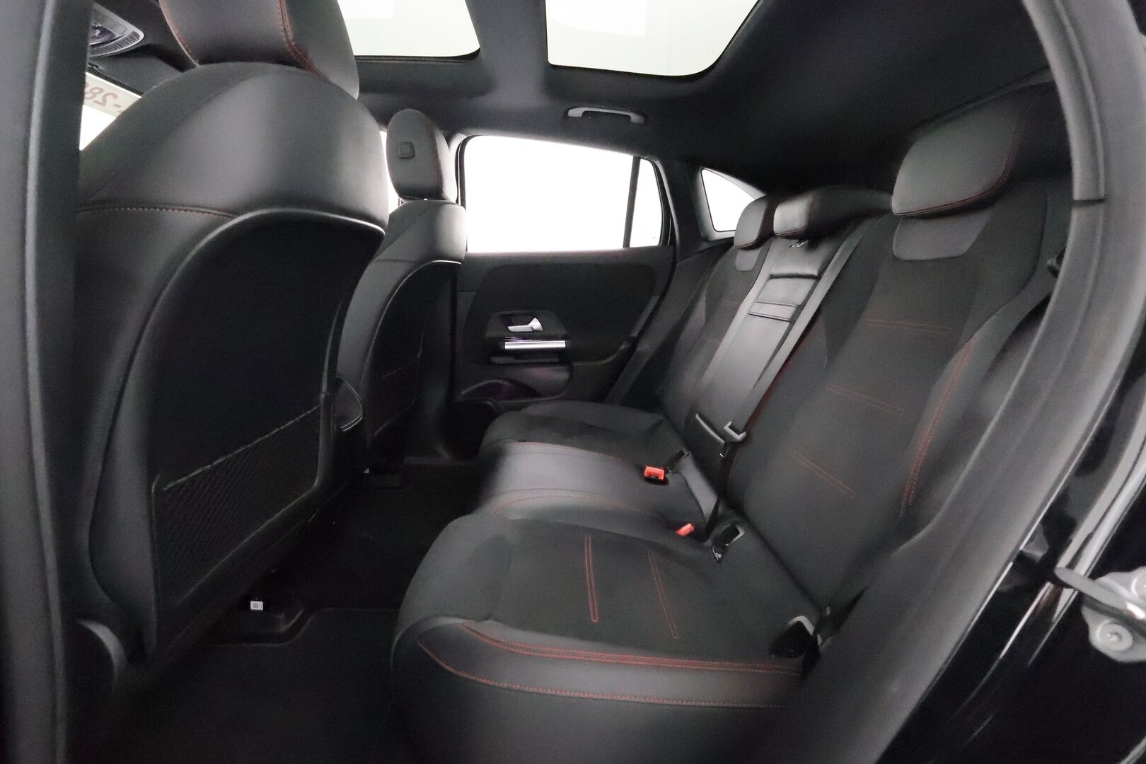 MERCEDES-BENZ EQA 2022 250 Business AMG - 3,99 % KORKOTARJOUS TÄHÄN AUTOON - Distronic+ / Panorama / 360-Kamera / Nahka-Alcantara / Vetokoukku / Led High Performance / Night / Akku kuntotarkastettu!