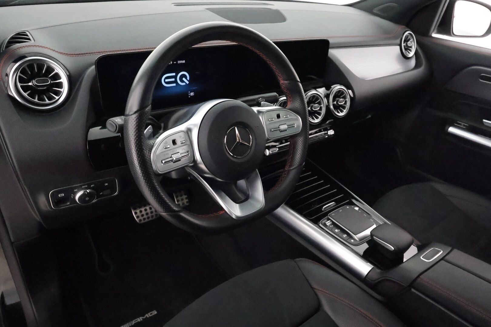 MERCEDES-BENZ EQA 2022 250 Business AMG - 3,99 % KORKOTARJOUS TÄHÄN AUTOON - Distronic+ / Panorama / 360-Kamera / Nahka-Alcantara / Vetokoukku / Led High Performance / Night / Akku kuntotarkastettu!
