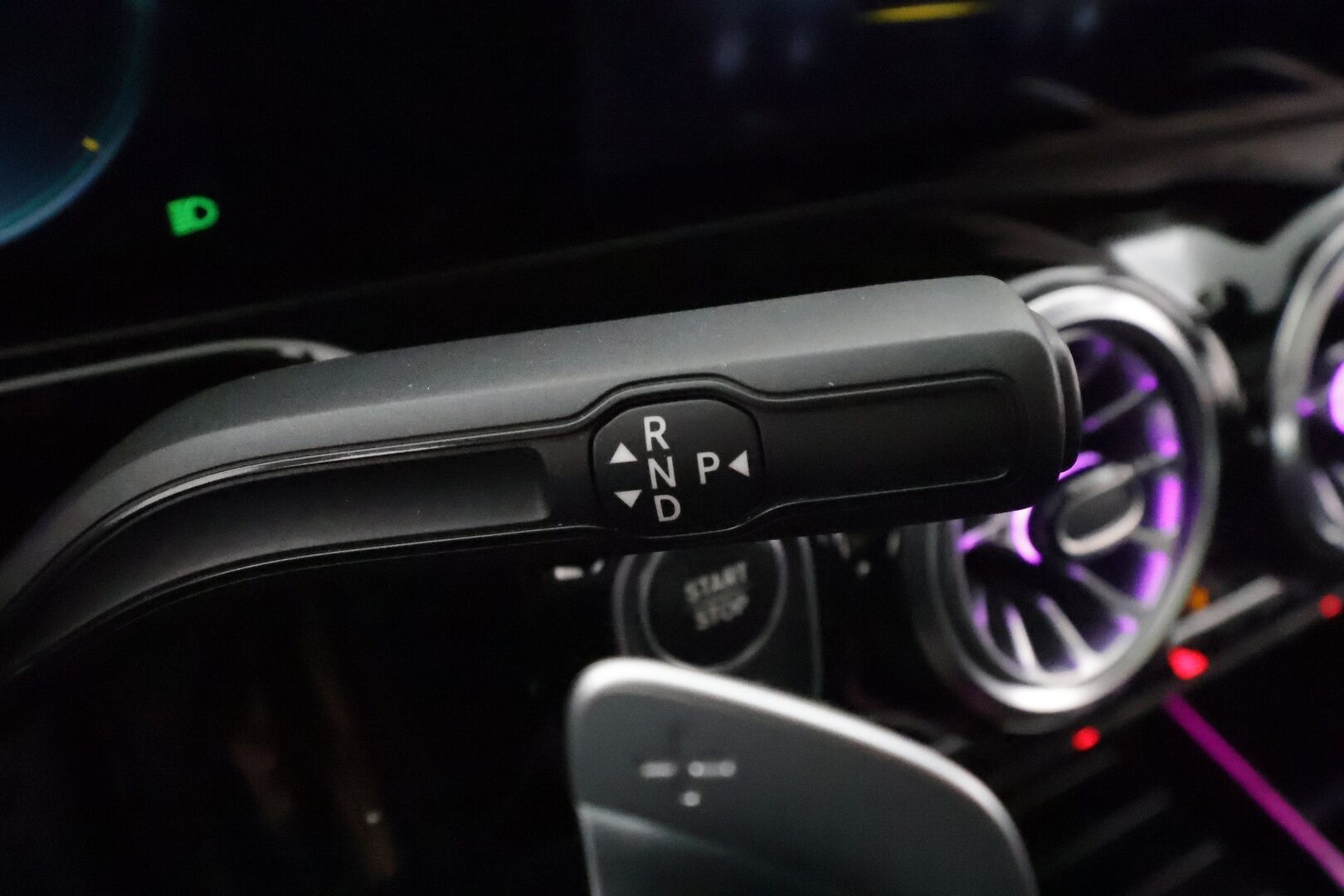 MERCEDES-BENZ EQA 2022 250 Business AMG - 3,99 % KORKOTARJOUS TÄHÄN AUTOON - Distronic+ / Panorama / 360-Kamera / Nahka-Alcantara / Vetokoukku / Led High Performance / Night / Akku kuntotarkastettu!