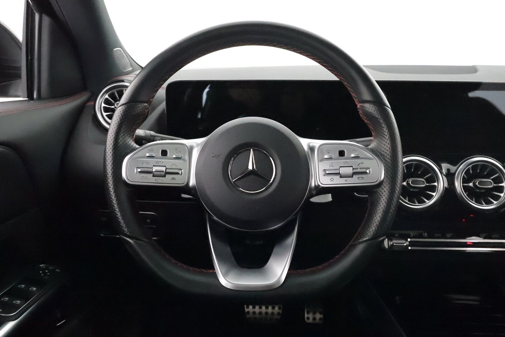 MERCEDES-BENZ EQA 2022 250 Business AMG - 3,99 % KORKOTARJOUS TÄHÄN AUTOON - Distronic+ / Panorama / 360-Kamera / Nahka-Alcantara / Vetokoukku / Led High Performance / Night / Akku kuntotarkastettu!