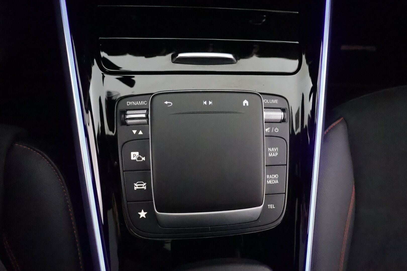 MERCEDES-BENZ EQA 2022 250 Business AMG - 3,99 % KORKOTARJOUS TÄHÄN AUTOON - Distronic+ / Panorama / 360-Kamera / Nahka-Alcantara / Vetokoukku / Led High Performance / Night / Akku kuntotarkastettu!