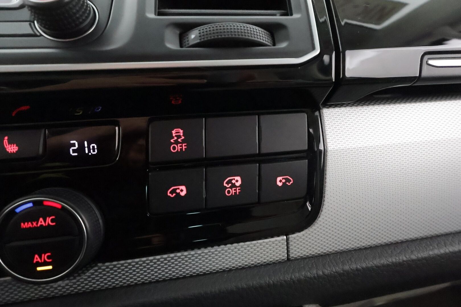 VOLKSWAGEN MULTIVAN 2016 2.0 TDi 150kW DSG 4Motion **Koukku / Webasto / 7- Paikkainen LED-valot / P. Tutkat Navi / DYNaudio / 2x Renkaat** - 2,99 % KORKOTARJOUS TÄHÄN AUTOON - 