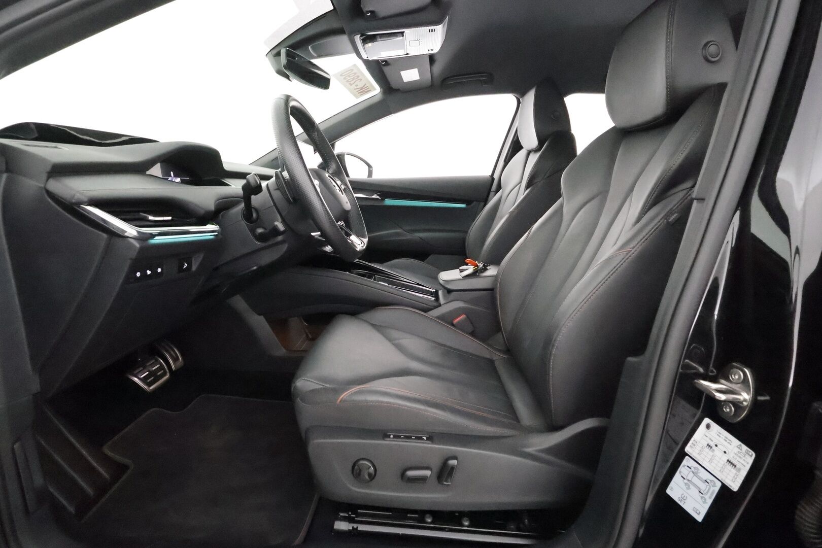 SKODA ENYAQ 2022 80x Founders Edition 1317/1895 iV**Hierovat Muistipenkit / HUD / 360° Kamera / Lämpöpumppu / Koukku / Adapt.Vakkari / Matrix-LED** - 3,99 % KORKOTARJOUS TÄHÄN AUTOON - Digimittaristo / Navi / Kaistavahti / KeylessGO / 2x Renkaat
