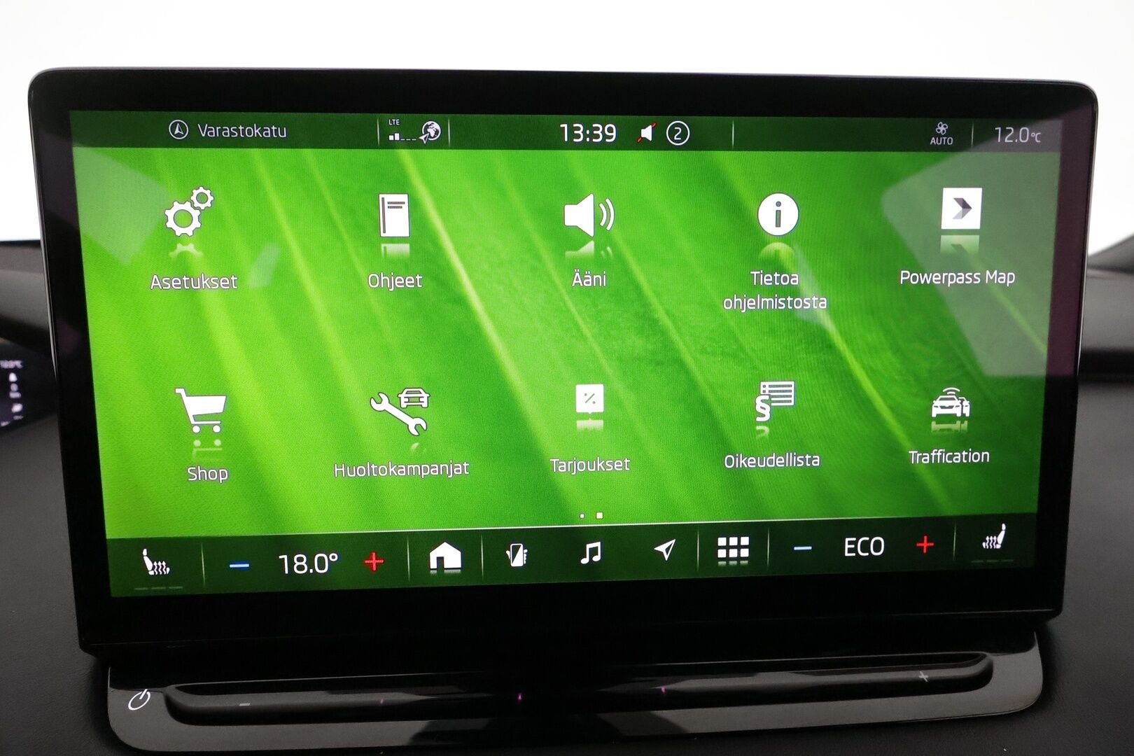 SKODA ENYAQ 2022 80x Founders Edition 1317/1895 iV**Hierovat Muistipenkit / HUD / 360° Kamera / Lämpöpumppu / Koukku / Adapt.Vakkari / Matrix-LED** - 3,99 % KORKOTARJOUS TÄHÄN AUTOON - Digimittaristo / Navi / Kaistavahti / KeylessGO / 2x Renkaat