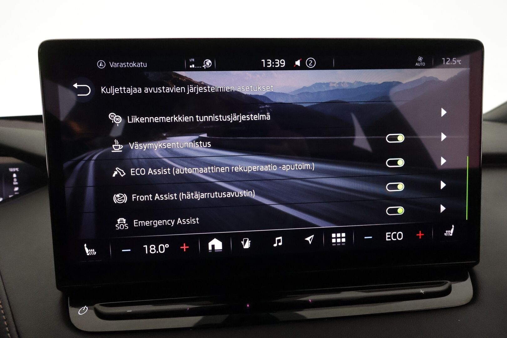 SKODA ENYAQ 2022 80x Founders Edition 1317/1895 iV**Hierovat Muistipenkit / HUD / 360° Kamera / Lämpöpumppu / Koukku / Adapt.Vakkari / Matrix-LED** - 3,99 % KORKOTARJOUS TÄHÄN AUTOON - Digimittaristo / Navi / Kaistavahti / KeylessGO / 2x Renkaat
