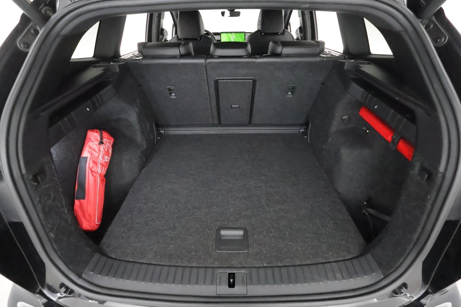 SKODA ENYAQ 2022 80x Founders Edition 1317/1895 iV**Hierovat Muistipenkit / HUD / 360° Kamera / Lämpöpumppu / Koukku / Adapt.Vakkari / Matrix-LED** - 3,99 % KORKOTARJOUS TÄHÄN AUTOON - Digimittaristo / Navi / Kaistavahti / KeylessGO / 2x Renkaat