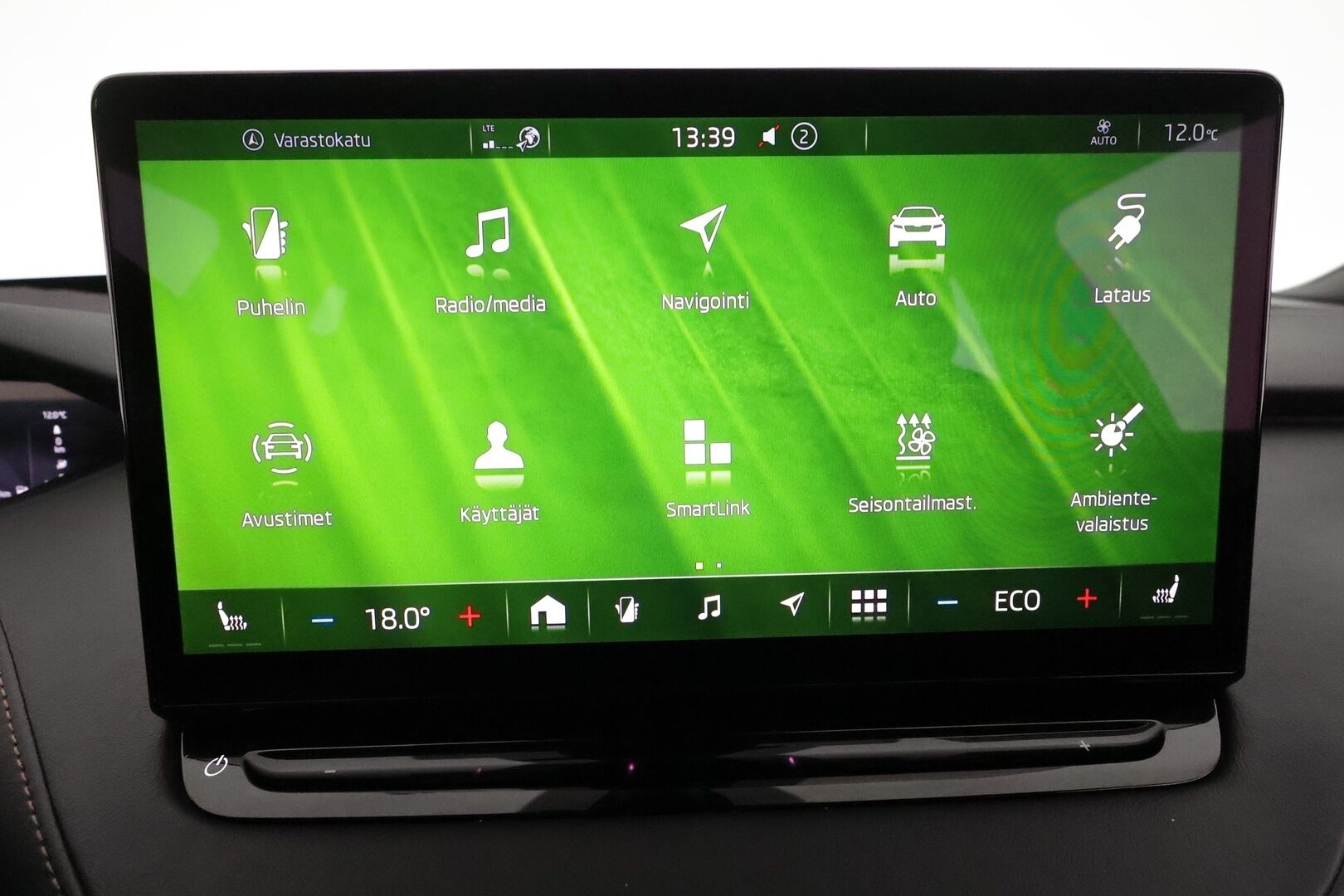 SKODA ENYAQ 2022 80x Founders Edition 1317/1895 iV**Hierovat Muistipenkit / HUD / 360° Kamera / Lämpöpumppu / Koukku / Adapt.Vakkari / Matrix-LED** - 3,99 % KORKOTARJOUS TÄHÄN AUTOON - Digimittaristo / Navi / Kaistavahti / KeylessGO / 2x Renkaat