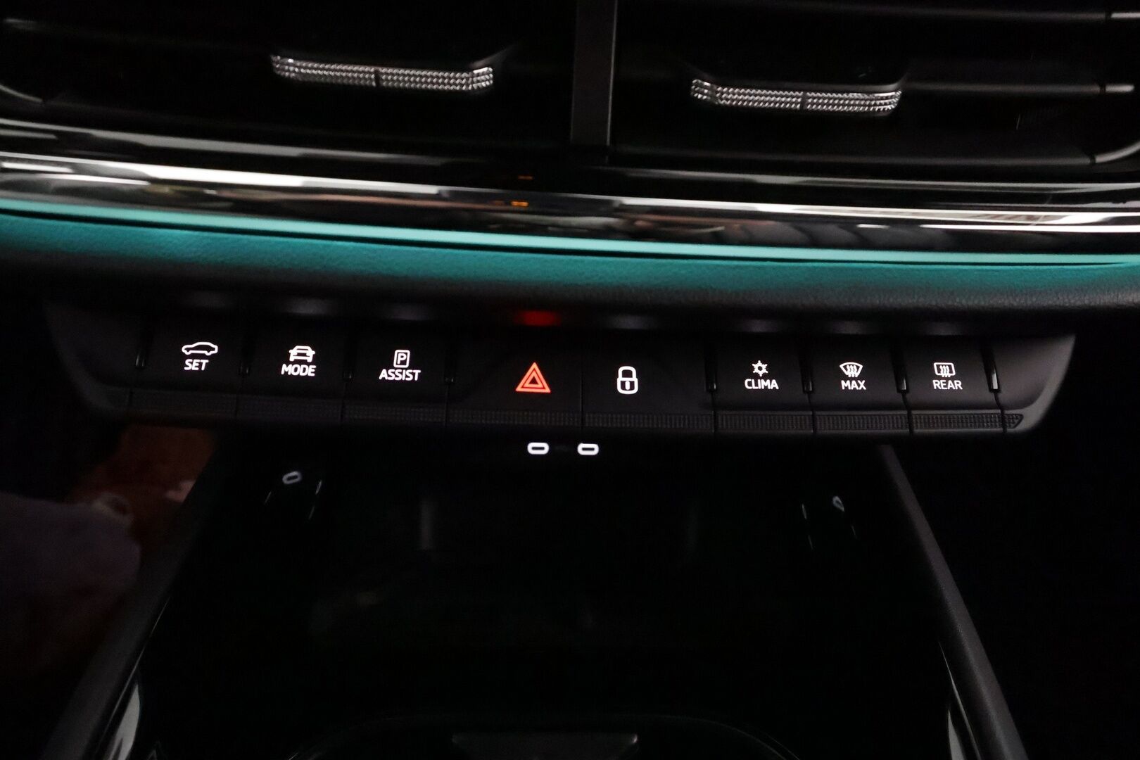 SKODA ENYAQ 2022 80x Founders Edition 1317/1895 iV**Hierovat Muistipenkit / HUD / 360° Kamera / Lämpöpumppu / Koukku / Adapt.Vakkari / Matrix-LED** - 3,99 % KORKOTARJOUS TÄHÄN AUTOON - Digimittaristo / Navi / Kaistavahti / KeylessGO / 2x Renkaat