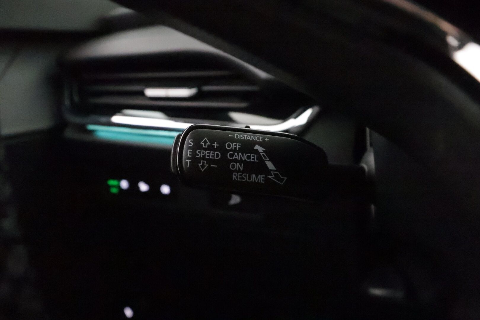 SKODA ENYAQ 2022 80x Founders Edition 1317/1895 iV**Hierovat Muistipenkit / HUD / 360° Kamera / Lämpöpumppu / Koukku / Adapt.Vakkari / Matrix-LED** - 3,99 % KORKOTARJOUS TÄHÄN AUTOON - Digimittaristo / Navi / Kaistavahti / KeylessGO / 2x Renkaat
