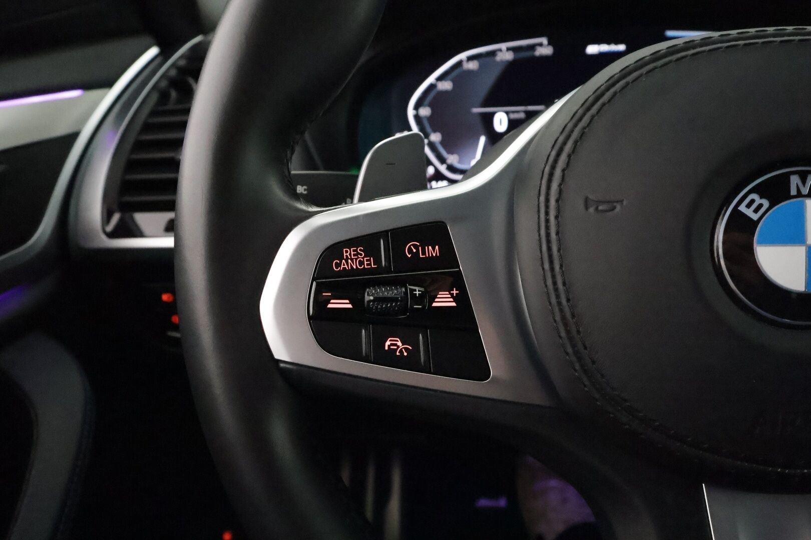 BMW X3 2021 xDrive30e M-Sport ** 360° Kamera / Adapt.Vakkari / Adapt. LED / HUD / Sporttipenkit / Navi / KeylessGO / 2x Renkaat** - 3,99 % KORKOTARJOUS TÄHÄN AUTOON - 
