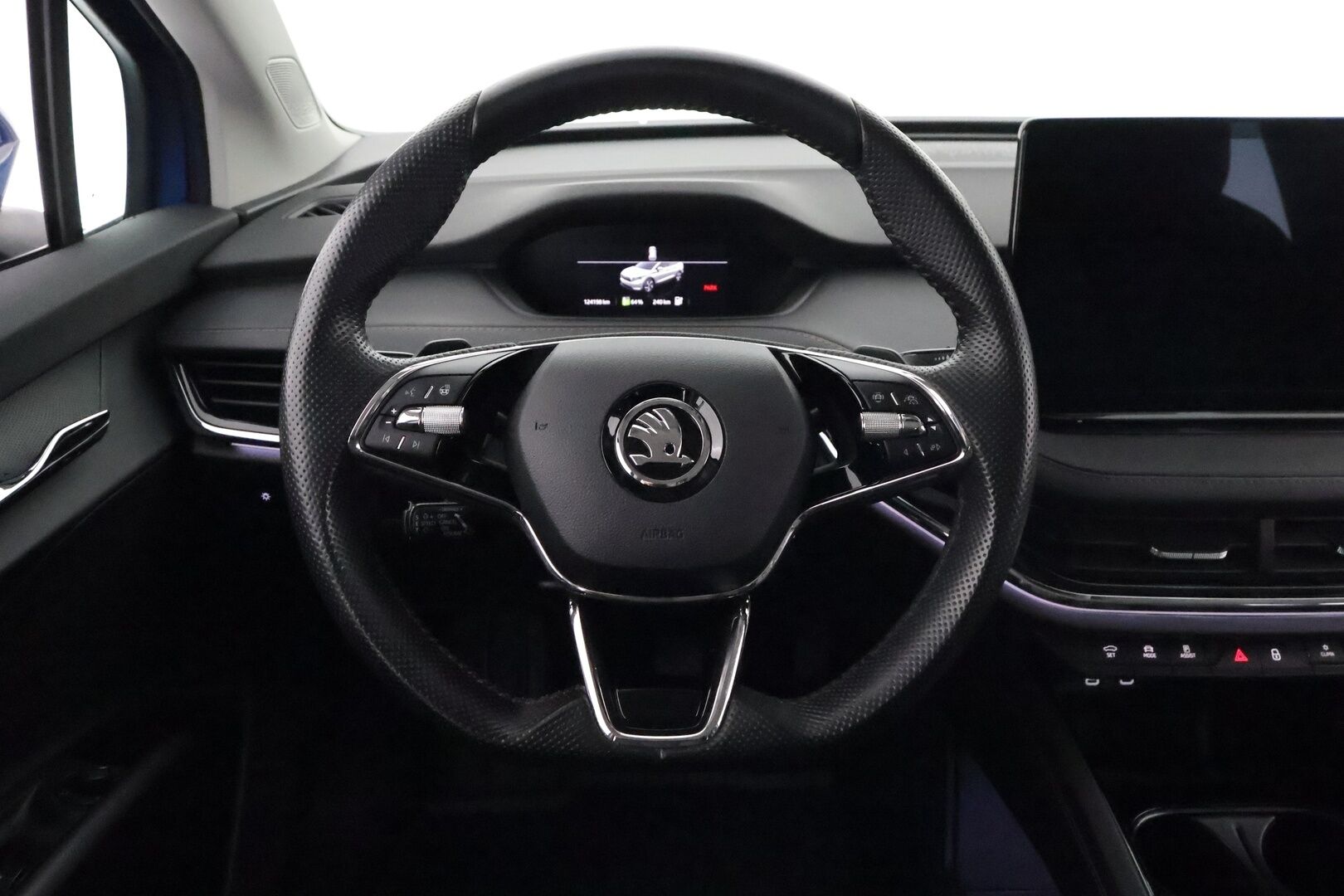 SKODA ENYAQ 2022 iV80 4x4 *ALV* Matrix LED / Lämpöpumppu / P.Kamera / Muistipenkit / Keyless / Navi - 3,99 % KORKOTARJOUS TÄHÄN AUTOON - Hierova kuskin penkki / Nahkaverhoilu / Apple&Android / Digimittaristo