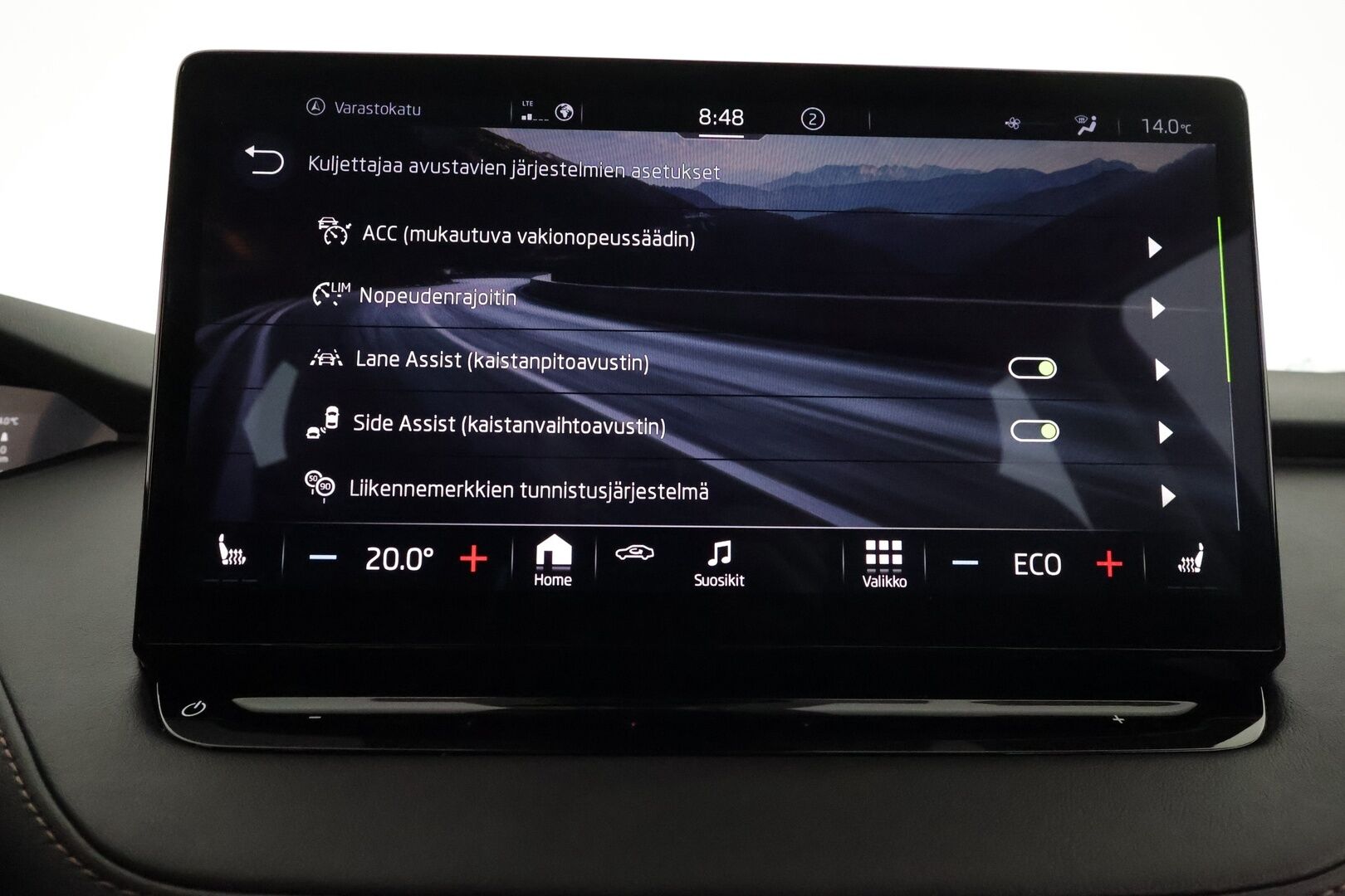 SKODA ENYAQ 2022 iV80 4x4 *ALV* Matrix LED / Lämpöpumppu / P.Kamera / Muistipenkit / Keyless / Navi - 3,99 % KORKOTARJOUS TÄHÄN AUTOON - Hierova kuskin penkki / Nahkaverhoilu / Apple&Android / Digimittaristo