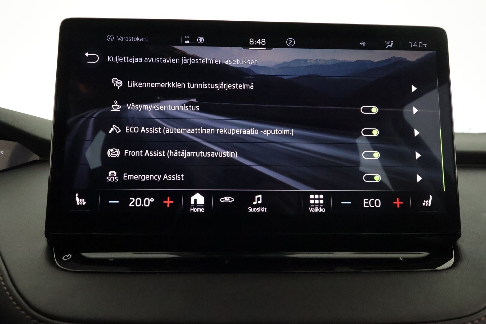 SKODA ENYAQ 2022 iV80 4x4 *ALV* Matrix LED / Lämpöpumppu / P.Kamera / Muistipenkit / Keyless / Navi - 3,99 % KORKOTARJOUS TÄHÄN AUTOON - Hierova kuskin penkki / Nahkaverhoilu / Apple&Android / Digimittaristo