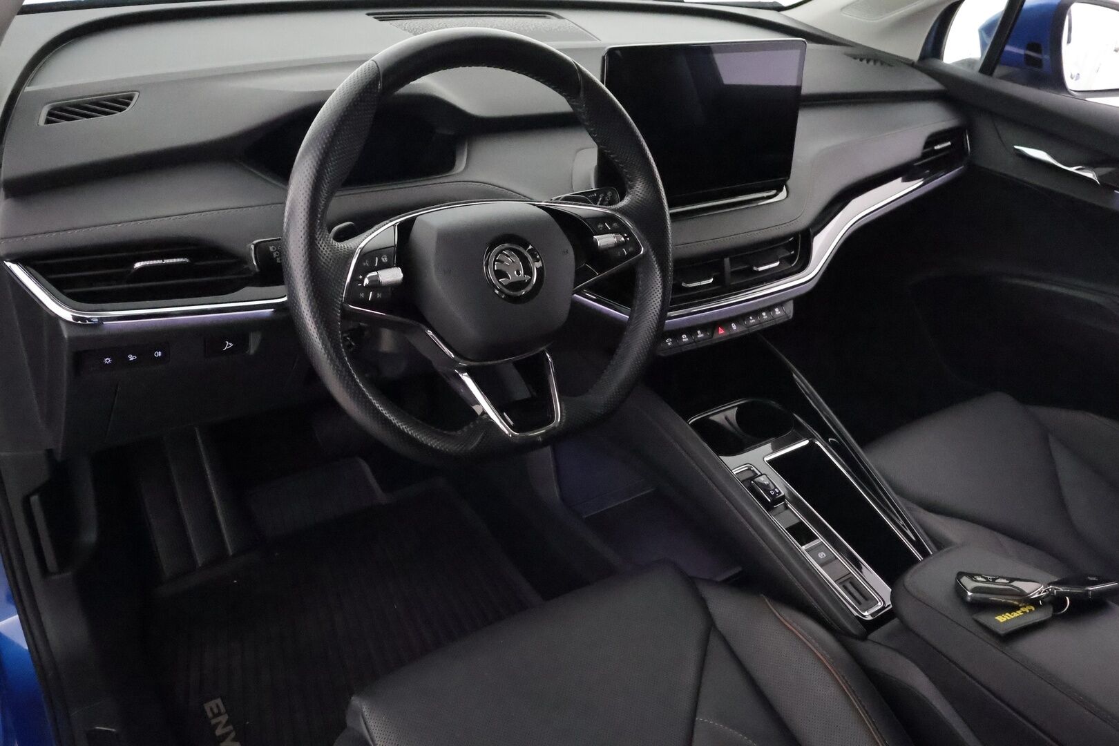 SKODA ENYAQ 2022 iV80 4x4 *ALV* Matrix LED / Lämpöpumppu / P.Kamera / Muistipenkit / Keyless / Navi - 3,99 % KORKOTARJOUS TÄHÄN AUTOON - Hierova kuskin penkki / Nahkaverhoilu / Apple&Android / Digimittaristo