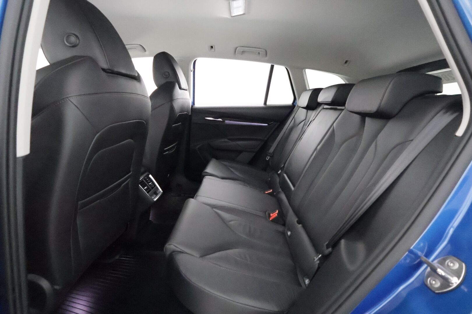 SKODA ENYAQ 2022 iV80 4x4 *ALV* Matrix LED / Lämpöpumppu / P.Kamera / Muistipenkit / Keyless / Navi - 3,99 % KORKOTARJOUS TÄHÄN AUTOON - Hierova kuskin penkki / Nahkaverhoilu / Apple&Android / Digimittaristo