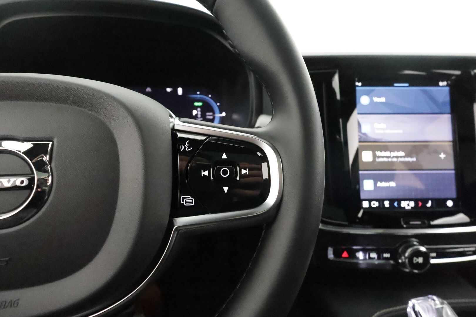 Volvo V90 2023 T6 AWD Plus Dark Long Range **Panorama / 360° Kamera / Adapt. vakkari / Full-LED / Sporttinahat Muistilla / Koukku** - 3,99 % KORKOTARJOUS TÄHÄN AUTOON - Harman/Kardon / Apple&Android / Kaistavahti / KeylessGO