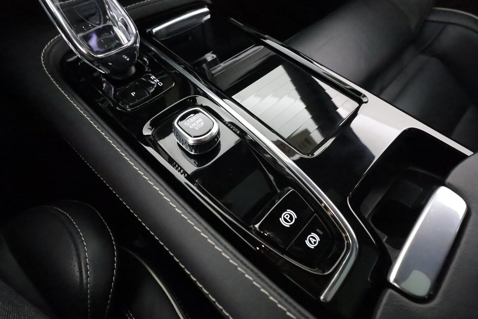 Volvo V90 2023 T6 AWD Plus Dark Long Range **Panorama / 360° Kamera / Adapt. vakkari / Full-LED / Sporttinahat Muistilla / Koukku** - 3,99 % KORKOTARJOUS TÄHÄN AUTOON - Harman/Kardon / Apple&Android / Kaistavahti / KeylessGO