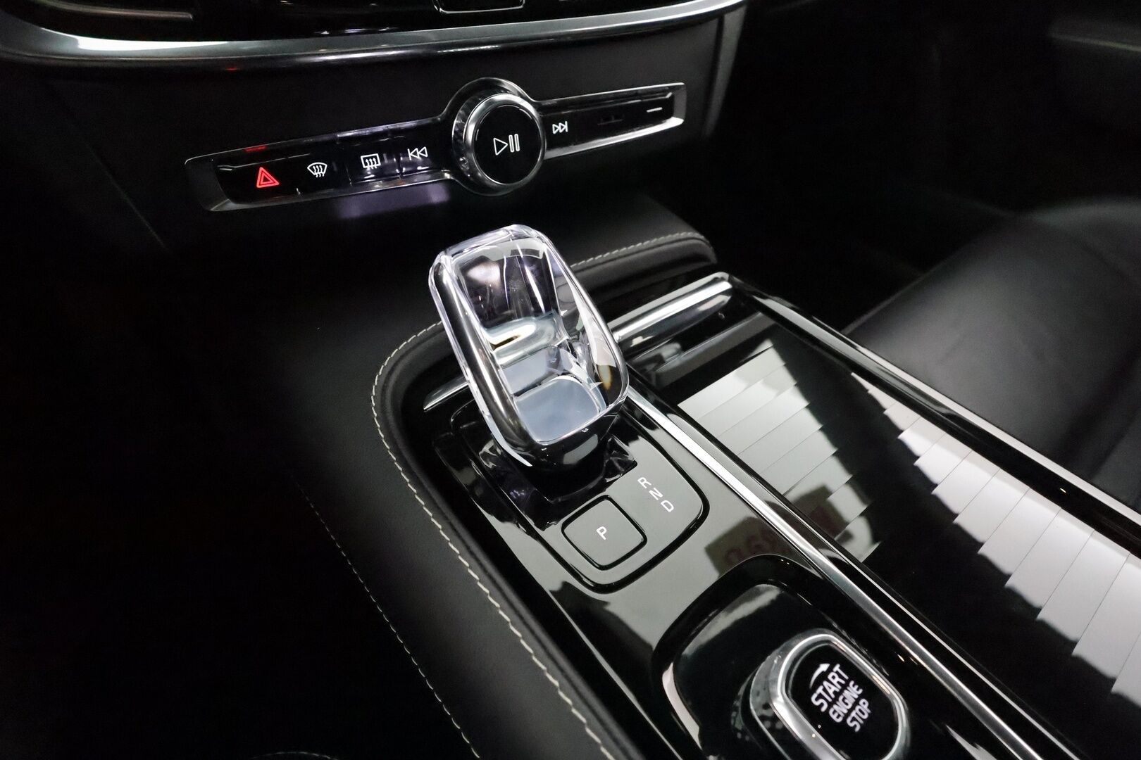 Volvo V90 2023 T6 AWD Plus Dark Long Range **Panorama / 360° Kamera / Adapt. vakkari / Full-LED / Sporttinahat Muistilla / Koukku** - 3,99 % KORKOTARJOUS TÄHÄN AUTOON - Harman/Kardon / Apple&Android / Kaistavahti / KeylessGO
