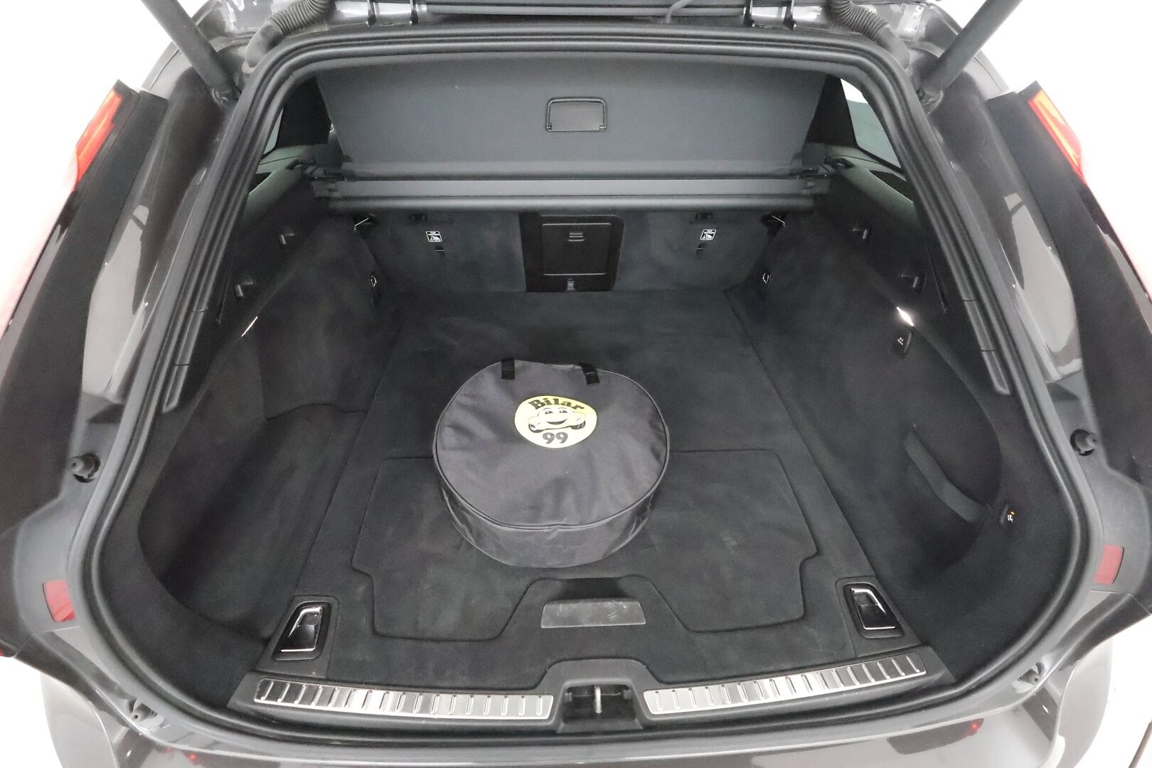 Volvo V90 2023 T6 AWD Plus Dark Long Range **Panorama / 360° Kamera / Adapt. vakkari / Full-LED / Sporttinahat Muistilla / Koukku** - 3,99 % KORKOTARJOUS TÄHÄN AUTOON - Harman/Kardon / Apple&Android / Kaistavahti / KeylessGO