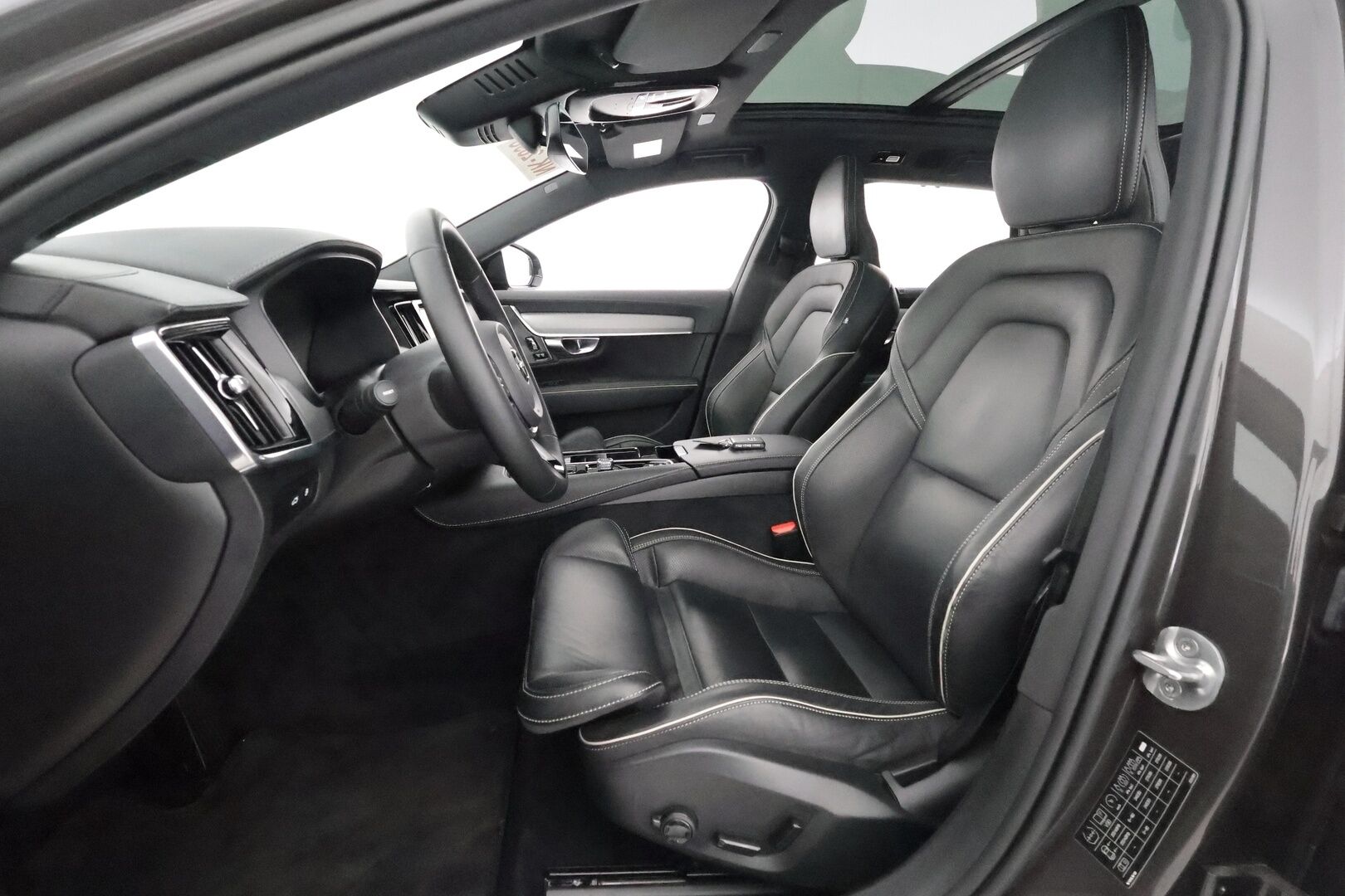Volvo V90 2023 T6 AWD Plus Dark Long Range **Panorama / 360° Kamera / Adapt. vakkari / Full-LED / Sporttinahat Muistilla / Koukku** - 3,99 % KORKOTARJOUS TÄHÄN AUTOON - Harman/Kardon / Apple&Android / Kaistavahti / KeylessGO