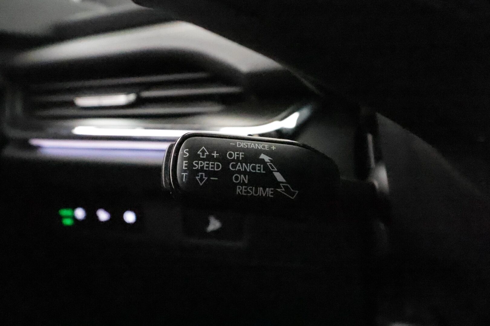 SKODA ENYAQ 2022 iV80 Sportline**Panorama / HUD / 360° Kamera / Lämpöpumppu / Matrix-LED / Muistipenkit / Navi / KeylessGO / 2x Renkaat** - 3,99 % KORKOTARJOUS TÄHÄN AUTOON - Kaistavahti / 3-Alueinen AC / Apple&Android / Kahdet renkaat