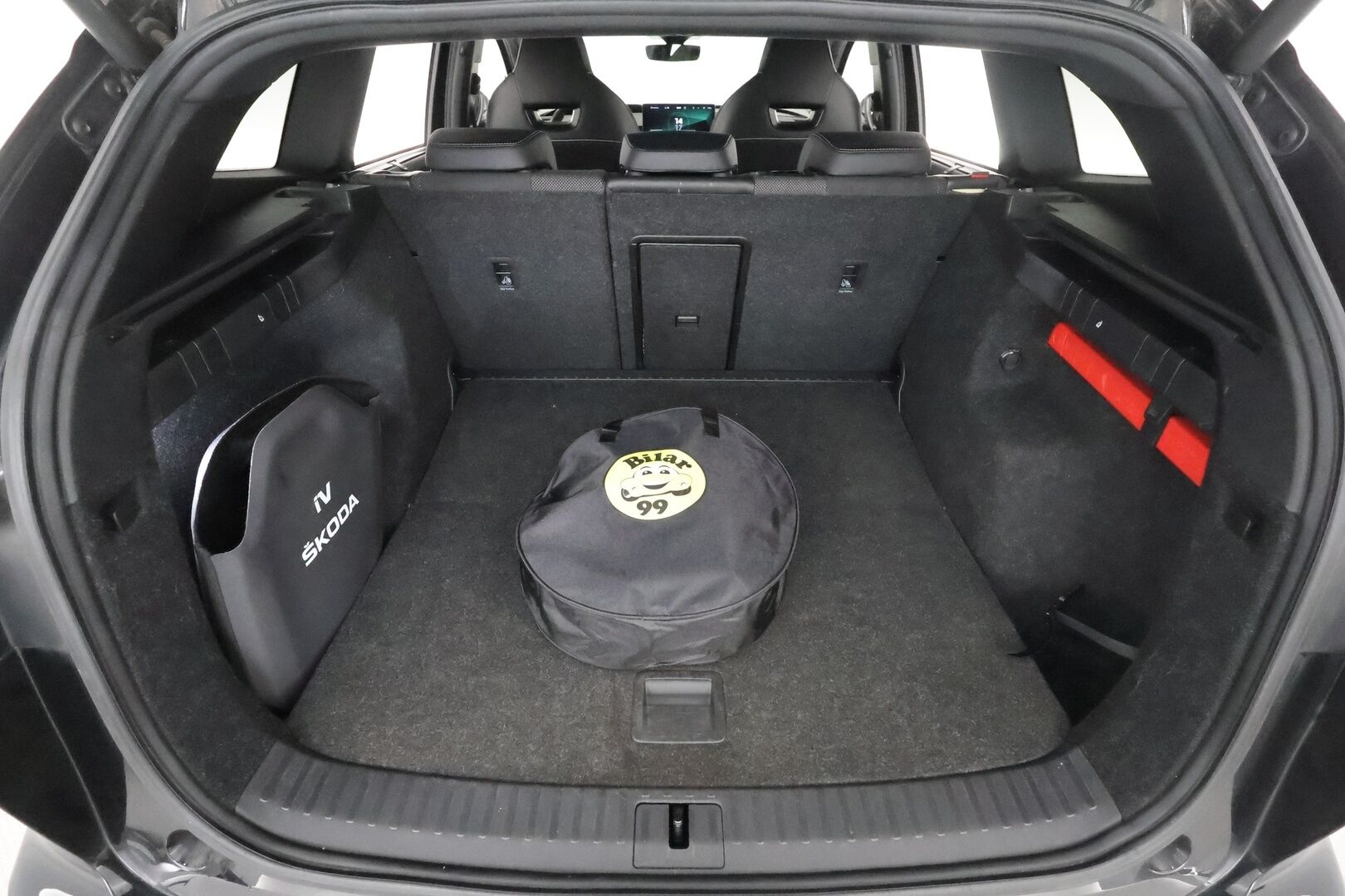 SKODA ENYAQ 2022 iV80 Sportline**Panorama / HUD / 360° Kamera / Lämpöpumppu / Matrix-LED / Muistipenkit / Navi / KeylessGO / 2x Renkaat** - 3,99 % KORKOTARJOUS TÄHÄN AUTOON - Kaistavahti / 3-Alueinen AC / Apple&Android / Kahdet renkaat