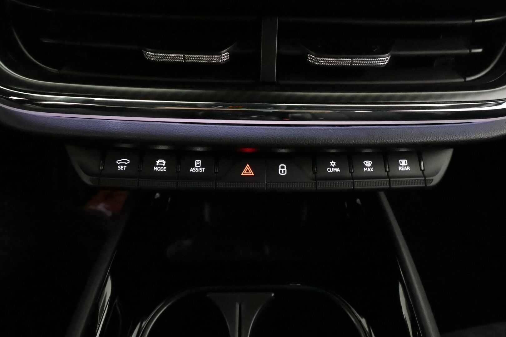 SKODA ENYAQ 2022 iV80 Sportline**Panorama / HUD / 360° Kamera / Lämpöpumppu / Matrix-LED / Muistipenkit / Navi / KeylessGO / 2x Renkaat** - 3,99 % KORKOTARJOUS TÄHÄN AUTOON - Kaistavahti / 3-Alueinen AC / Apple&Android / Kahdet renkaat