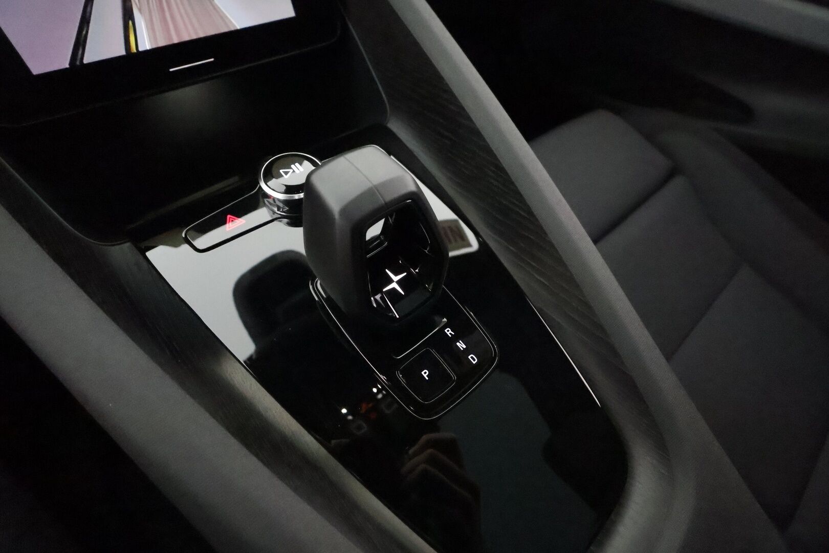 POLESTAR 2 2022 Standard Single Motor **Lasikatto / 360° Kamera / Lämpöpumppu / Adapt.Vakkari / Pixel-LED / Sporttipenkki Muistilla** - Harman/Kardon / Google Maps / Kaistavahti / KeylessGO