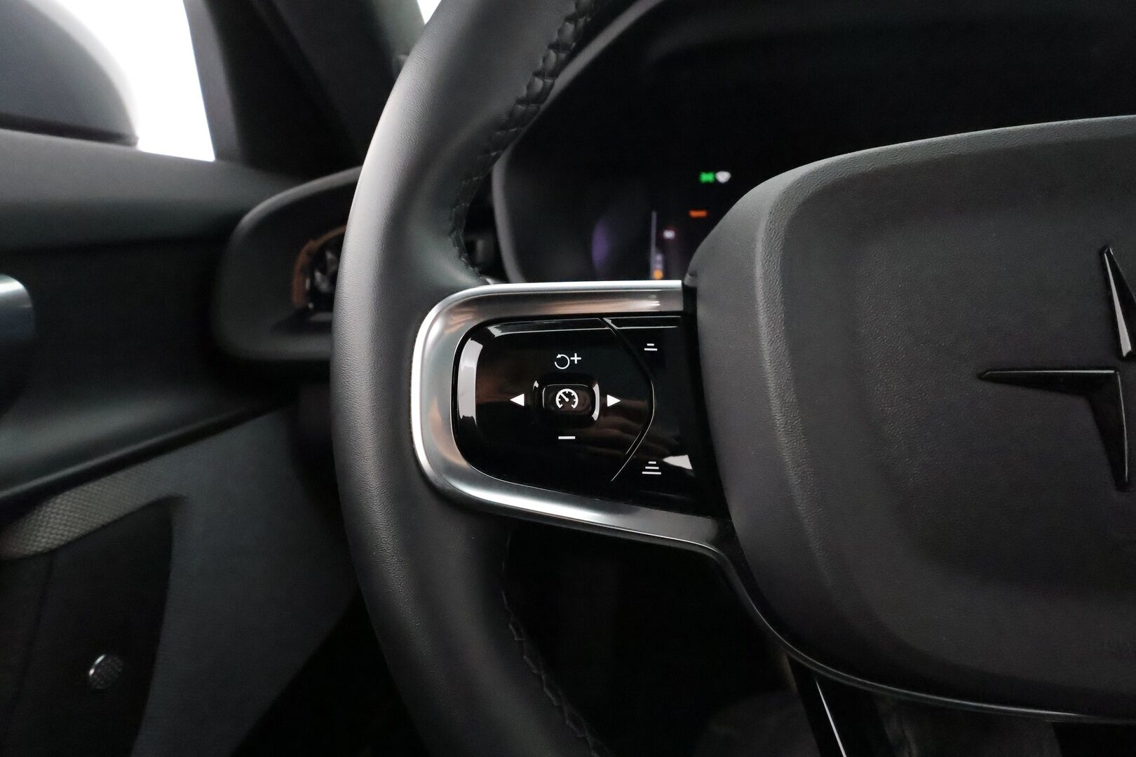POLESTAR 2 2022 Standard Single Motor **Lasikatto / 360° Kamera / Lämpöpumppu / Adapt.Vakkari / Pixel-LED / Sporttipenkki Muistilla** - Harman/Kardon / Google Maps / Kaistavahti / KeylessGO