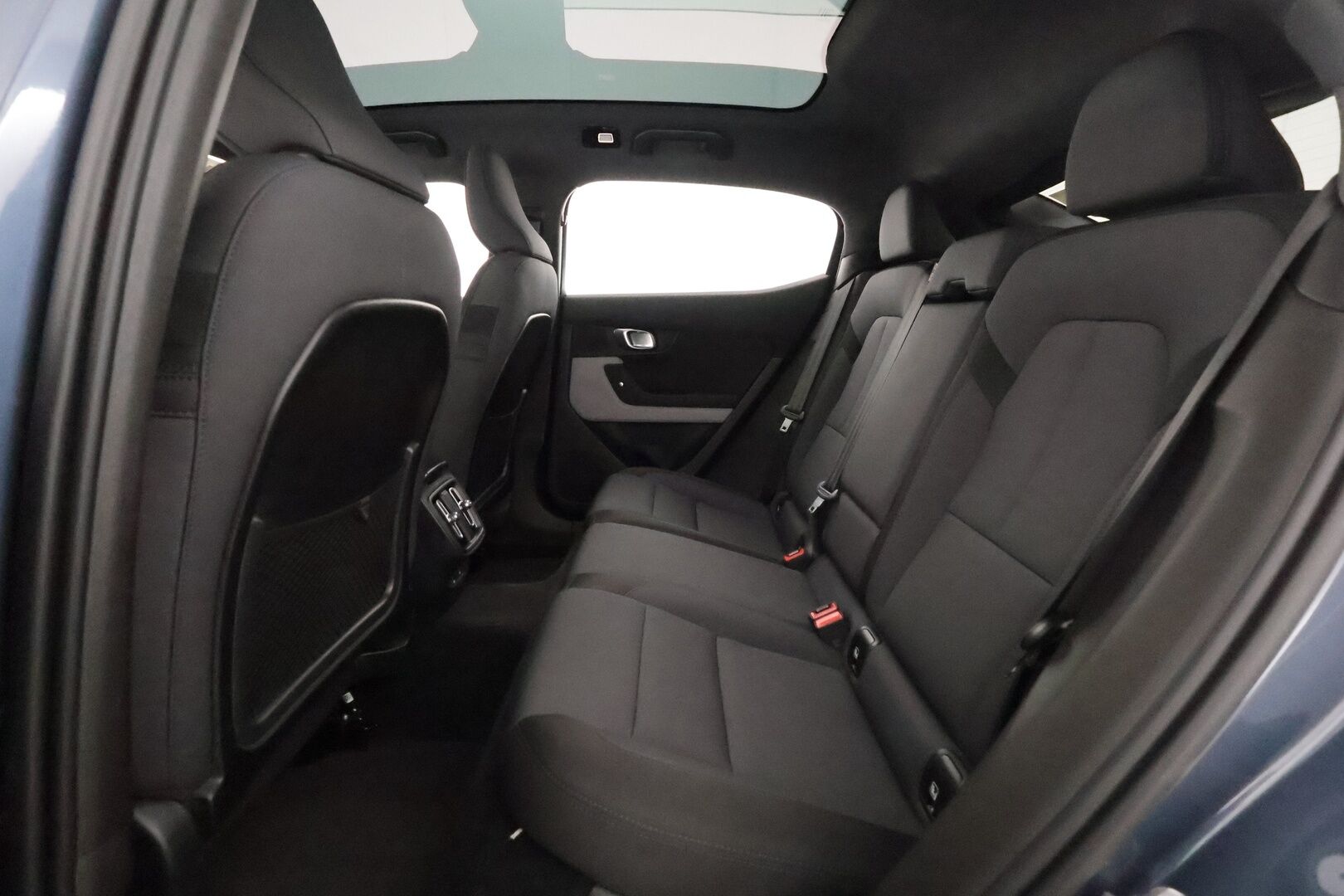 POLESTAR 2 2023 Standard Range Single Motor **Lasikatto / 360° Kamera / Lämpöpumppu / Koukku / Adapt.Vakkari / Sporttipenkki Muistilla** - 3,99 % KORKOTARJOUS TÄHÄN AUTOON - Harman/Kardon / LED-valot / Google Maps / KeylessGO