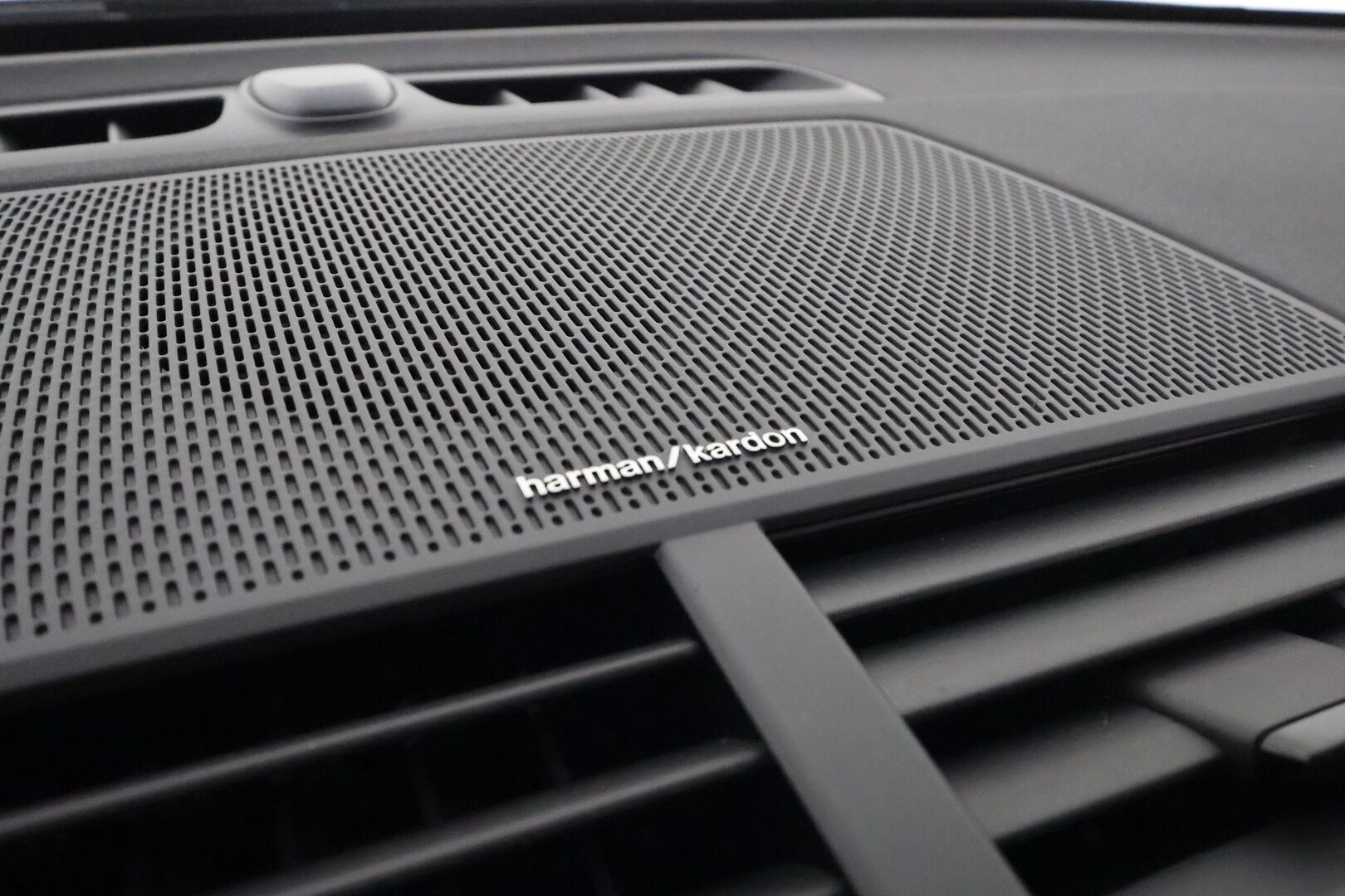 POLESTAR 2 2023 Standard Range Single Motor **Lasikatto / 360° Kamera / Lämpöpumppu / Koukku / Adapt.Vakkari / Sporttipenkki Muistilla** - 3,99 % KORKOTARJOUS TÄHÄN AUTOON - Harman/Kardon / LED-valot / Google Maps / KeylessGO