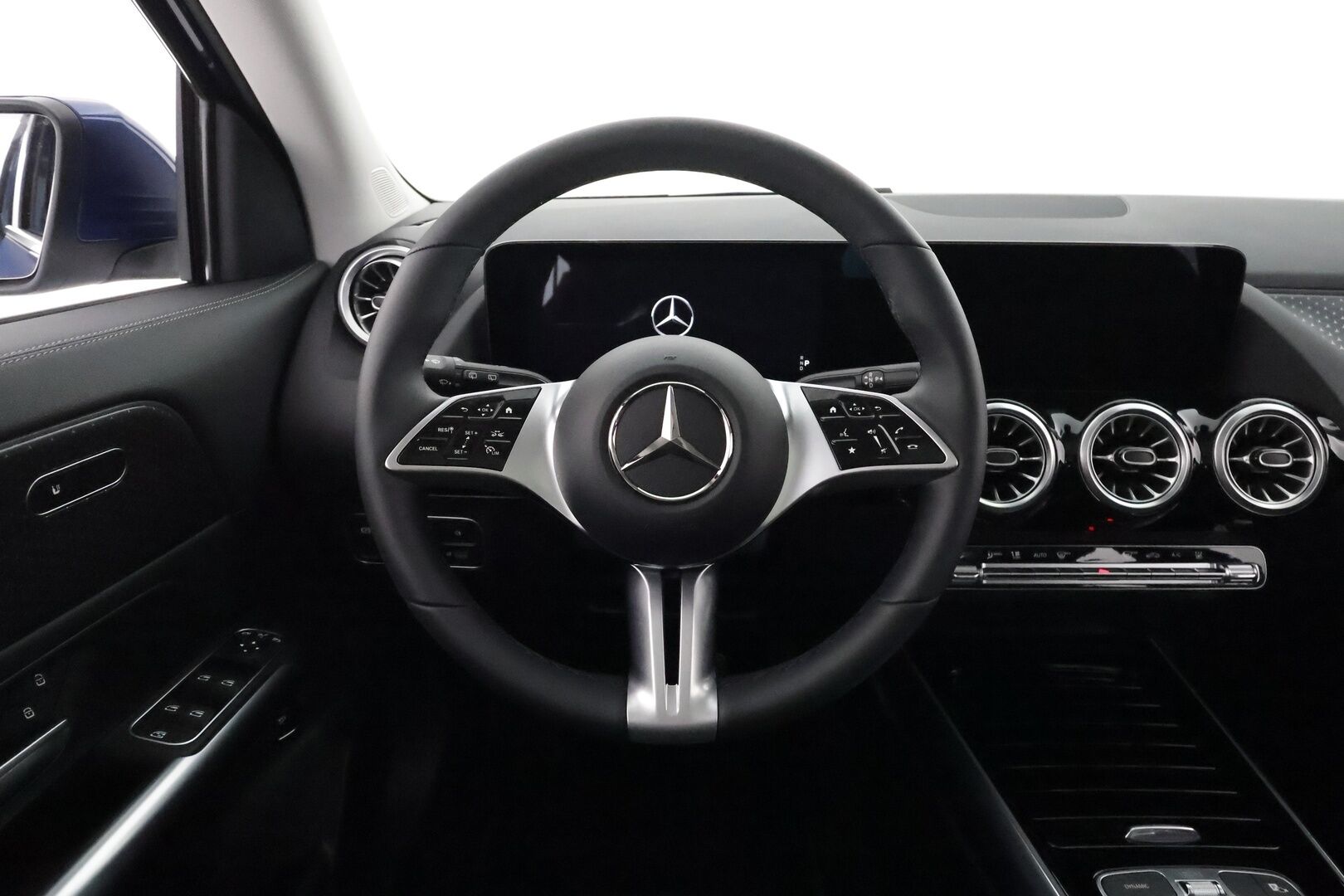 MERCEDES-BENZ EQA 2024 300 4MATIC *Panorama / 360° Kamera / Widescreen / Adapt.Vakkari / LED-High Performance / Navi / Kaistavahti / KeylessGO* - 3,99 % KORKOTARJOUS TÄHÄN AUTOON - 