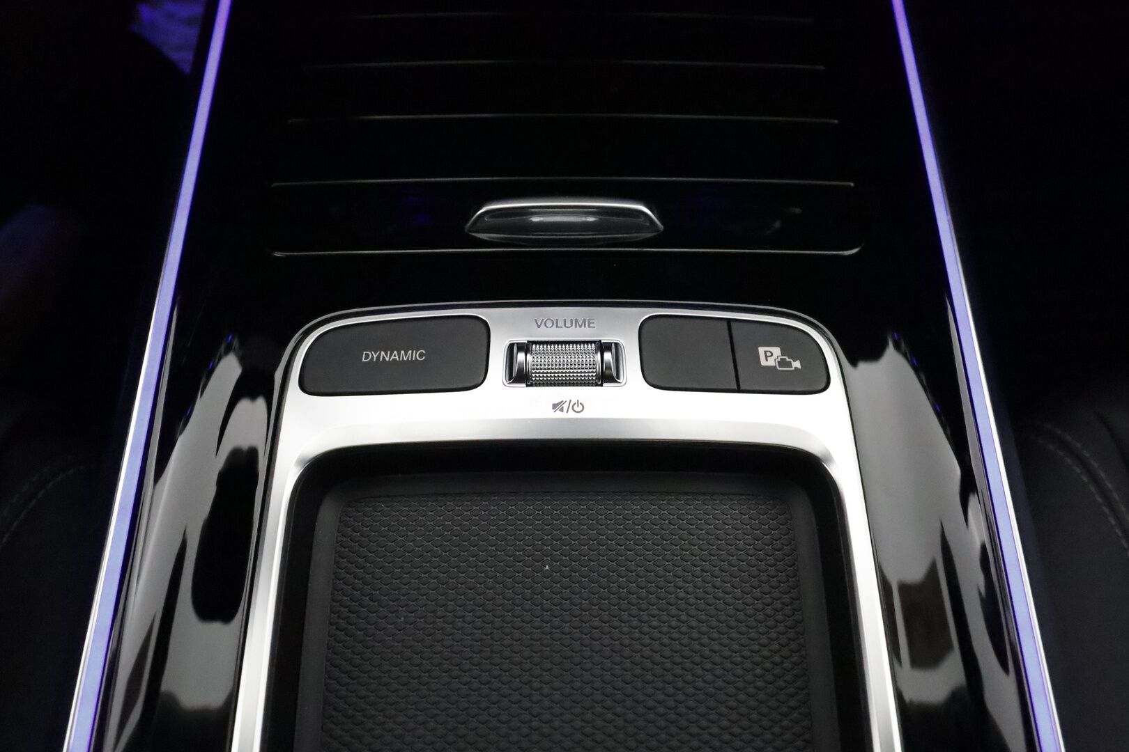 MERCEDES-BENZ EQA 2024 300 4MATIC *Panorama / 360° Kamera / Widescreen / Adapt.Vakkari / LED-High Performance / Navi / Kaistavahti / KeylessGO* - 3,99 % KORKOTARJOUS TÄHÄN AUTOON - 