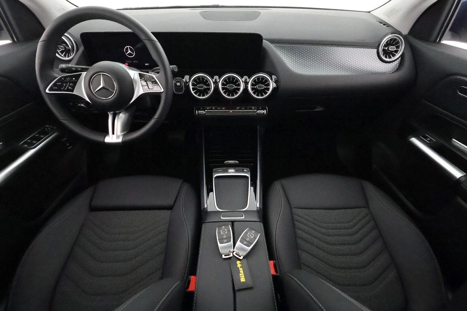 MERCEDES-BENZ EQA 2024 300 4MATIC *Panorama / 360° Kamera / Widescreen / Adapt.Vakkari / LED-High Performance / Navi / Kaistavahti / KeylessGO* - 3,99 % KORKOTARJOUS TÄHÄN AUTOON - 