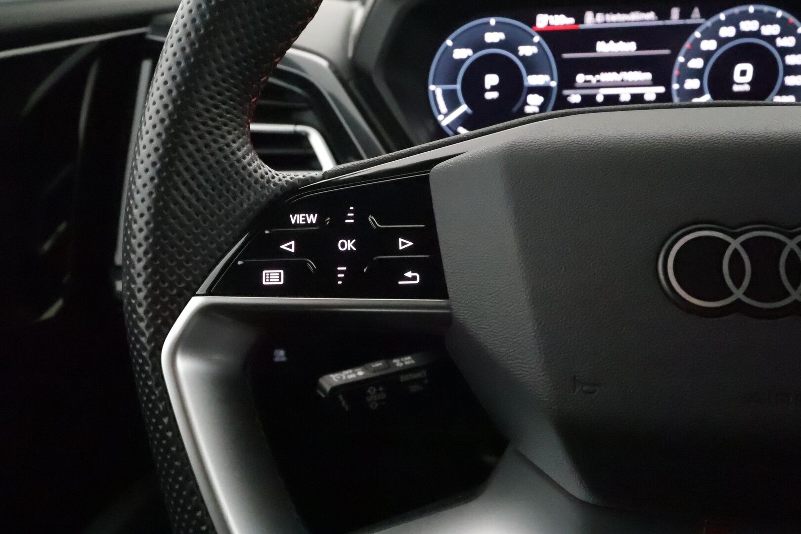 AUDI Q4 E-TRON 2022 40 e-tron Sportback S-Line **HUD / Matrix-LED / Adapt.Vakkari / P. Kamera / SONOS / Sporttipenkit / Navi / Kaistavahti** - 3,99 % KORKOTARJOUS TÄHÄN AUTOON - Akku kuntotarkastettu / Timantti Nahka-Alcantara Sisusta /  KeylessGO / 2x Renkaat