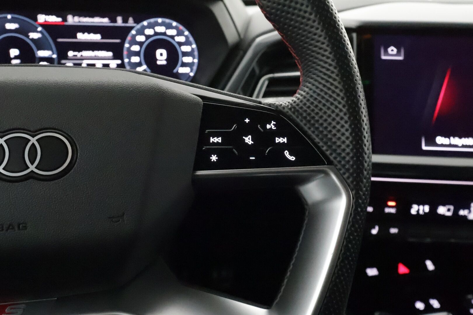 AUDI Q4 E-TRON 2022 40 e-tron Sportback S-Line **HUD / Matrix-LED / Adapt.Vakkari / P. Kamera / SONOS / Sporttipenkit / Navi / Kaistavahti** - 3,99 % KORKOTARJOUS TÄHÄN AUTOON - Akku kuntotarkastettu / Timantti Nahka-Alcantara Sisusta /  KeylessGO / 2x Renkaat