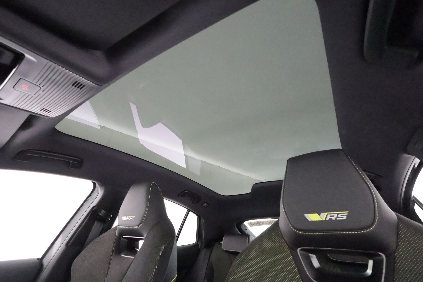 SKODA ENYAQ 2023 80 iV 4x4 RS Coupe **Lasikatto / Lämpöpumppu / Matrix-LED / Adapt.Vakkari / Muistipenkki / P. Kamera / Canton / HUD** - 3,99 % KORKOTARJOUS TÄHÄN AUTOON - Akku kuntotarkastettu / Navi /Apple&Android / Kaistavahti / Digimittaristo / KeylessGO