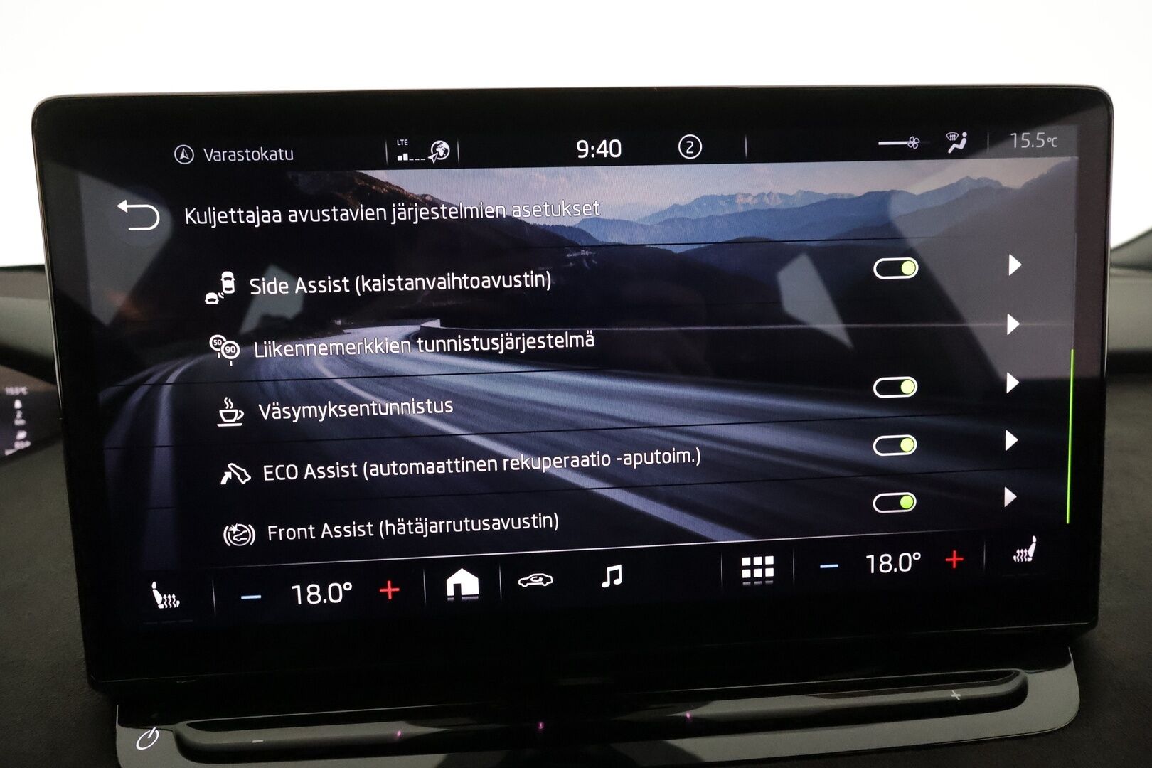 SKODA ENYAQ 2023 80 iV 4x4 RS Coupe **Lasikatto / Lämpöpumppu / Matrix-LED / Adapt.Vakkari / Muistipenkki / P. Kamera / Canton / HUD** - 3,99 % KORKOTARJOUS TÄHÄN AUTOON - Akku kuntotarkastettu / Navi /Apple&Android / Kaistavahti / Digimittaristo / KeylessGO