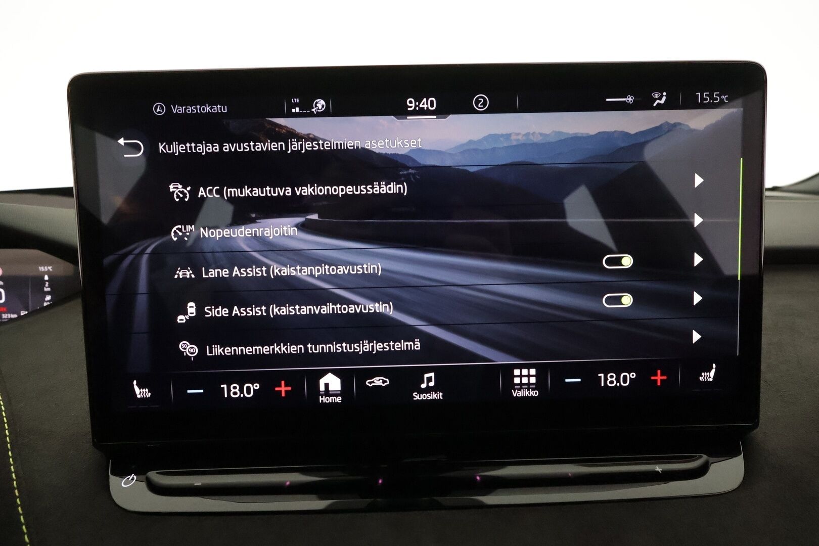 SKODA ENYAQ 2023 80 iV 4x4 RS Coupe **Lasikatto / Lämpöpumppu / Matrix-LED / Adapt.Vakkari / Muistipenkki / P. Kamera / Canton / HUD** - 3,99 % KORKOTARJOUS TÄHÄN AUTOON - Akku kuntotarkastettu / Navi /Apple&Android / Kaistavahti / Digimittaristo / KeylessGO