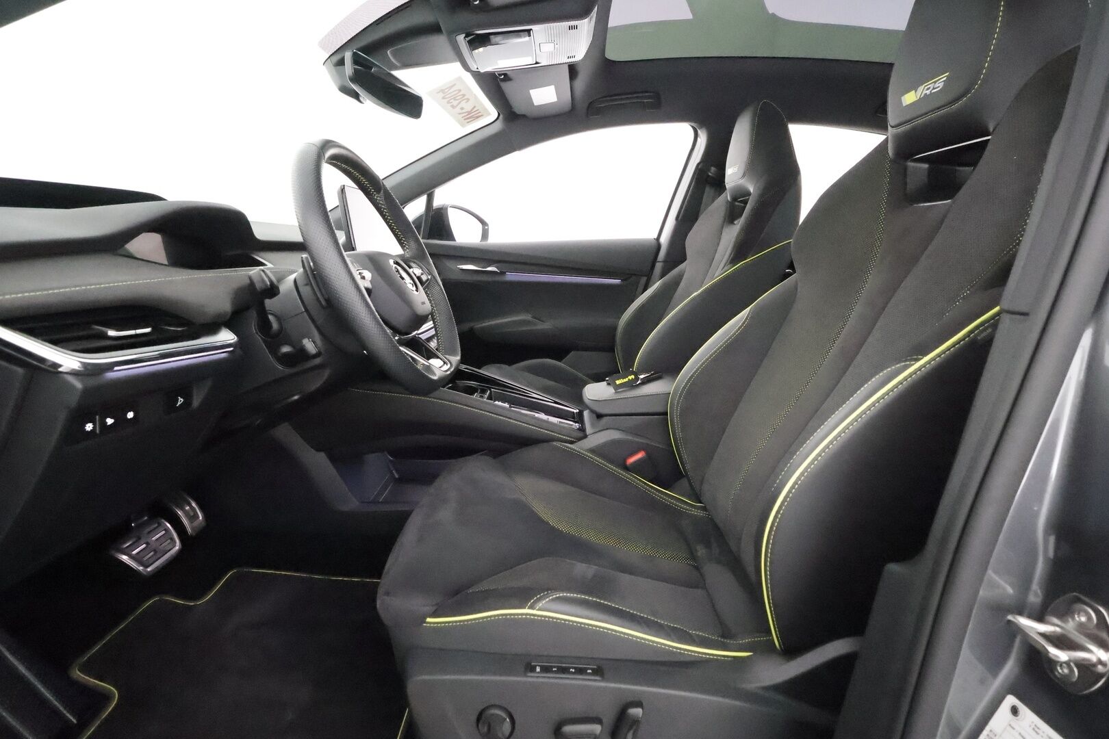 SKODA ENYAQ 2023 80 iV 4x4 RS Coupe **Lasikatto / Lämpöpumppu / Matrix-LED / Adapt.Vakkari / Muistipenkki / P. Kamera / Canton / HUD** - 3,99 % KORKOTARJOUS TÄHÄN AUTOON - Akku kuntotarkastettu / Navi /Apple&Android / Kaistavahti / Digimittaristo / KeylessGO