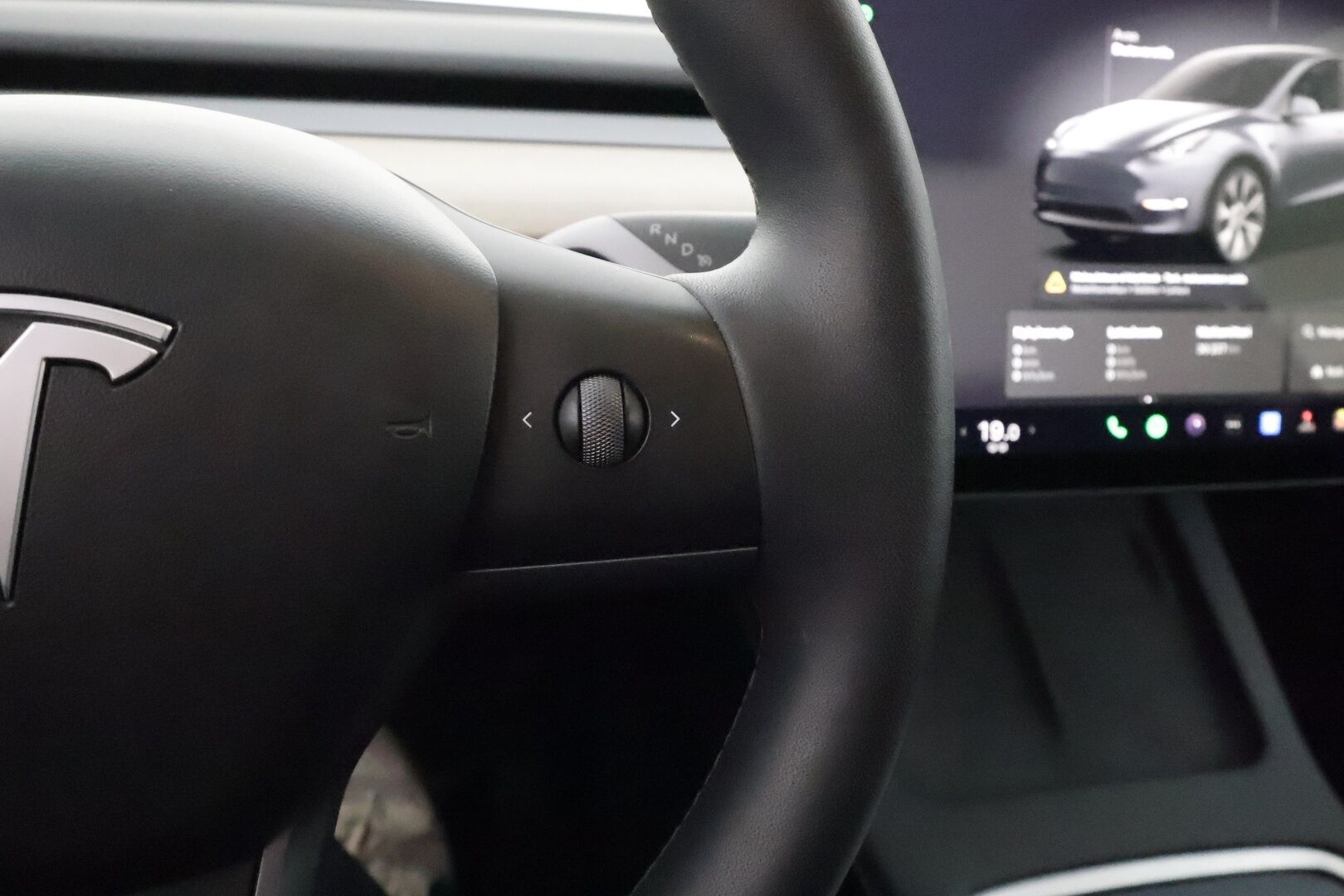 TESLA MODEL Y 2022 Long Range AWD **Lasikatto / Lämpöpumppu / Koukku / Adapt.Vakkari / Matrix-LED / Navi / Kaistavahti** - 3,99 % KORKOTARJOUS TÄHÄN AUTOON - P. Kamera / Premium Audio / q1Nahkaverhoilu / KeylessGO / 2x Renkaat