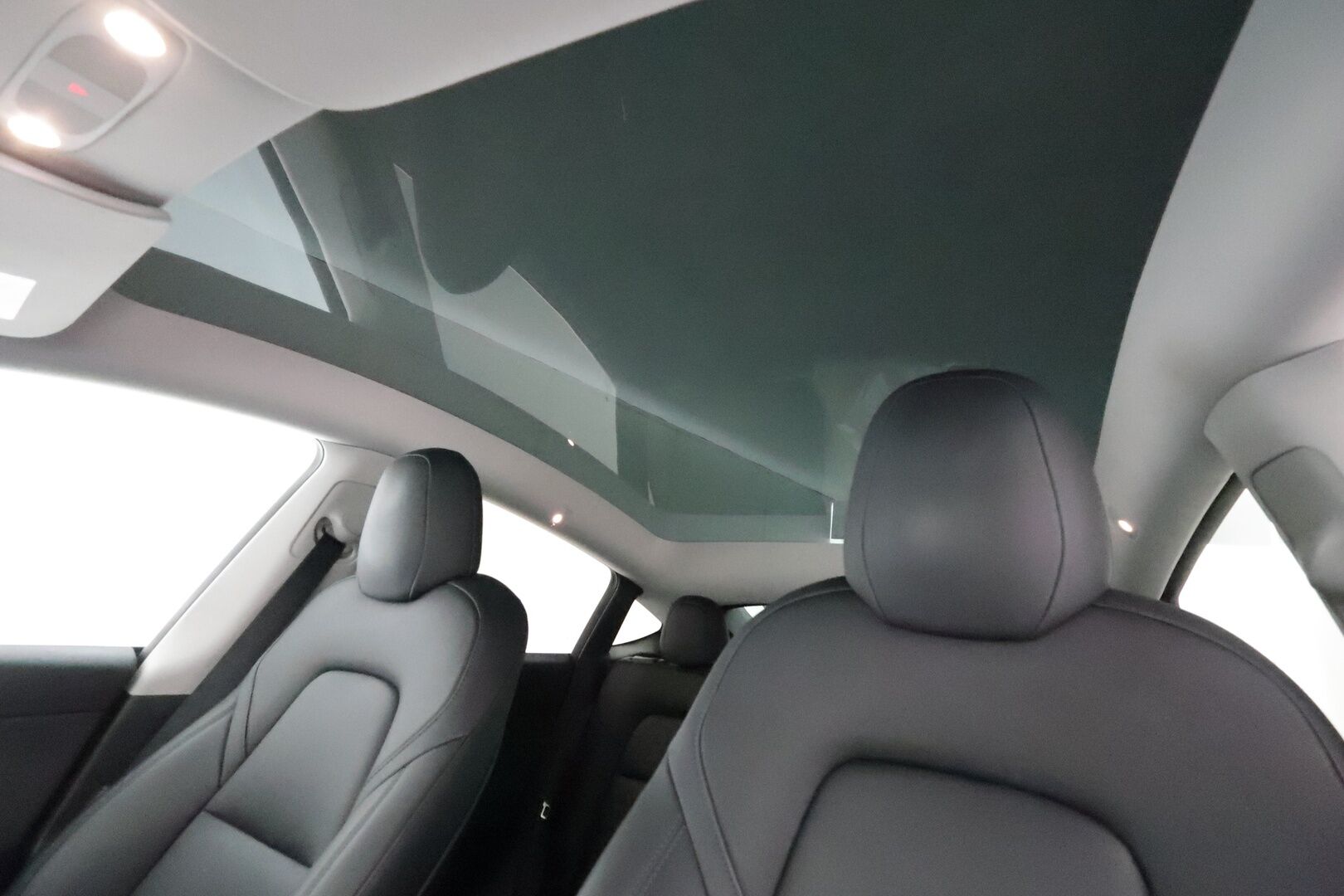 TESLA MODEL Y 2022 Long Range AWD **Lasikatto / Lämpöpumppu / Koukku / Adapt.Vakkari / Matrix-LED / Navi / Kaistavahti** - 3,99 % KORKOTARJOUS TÄHÄN AUTOON - P. Kamera / Premium Audio / q1Nahkaverhoilu / KeylessGO / 2x Renkaat