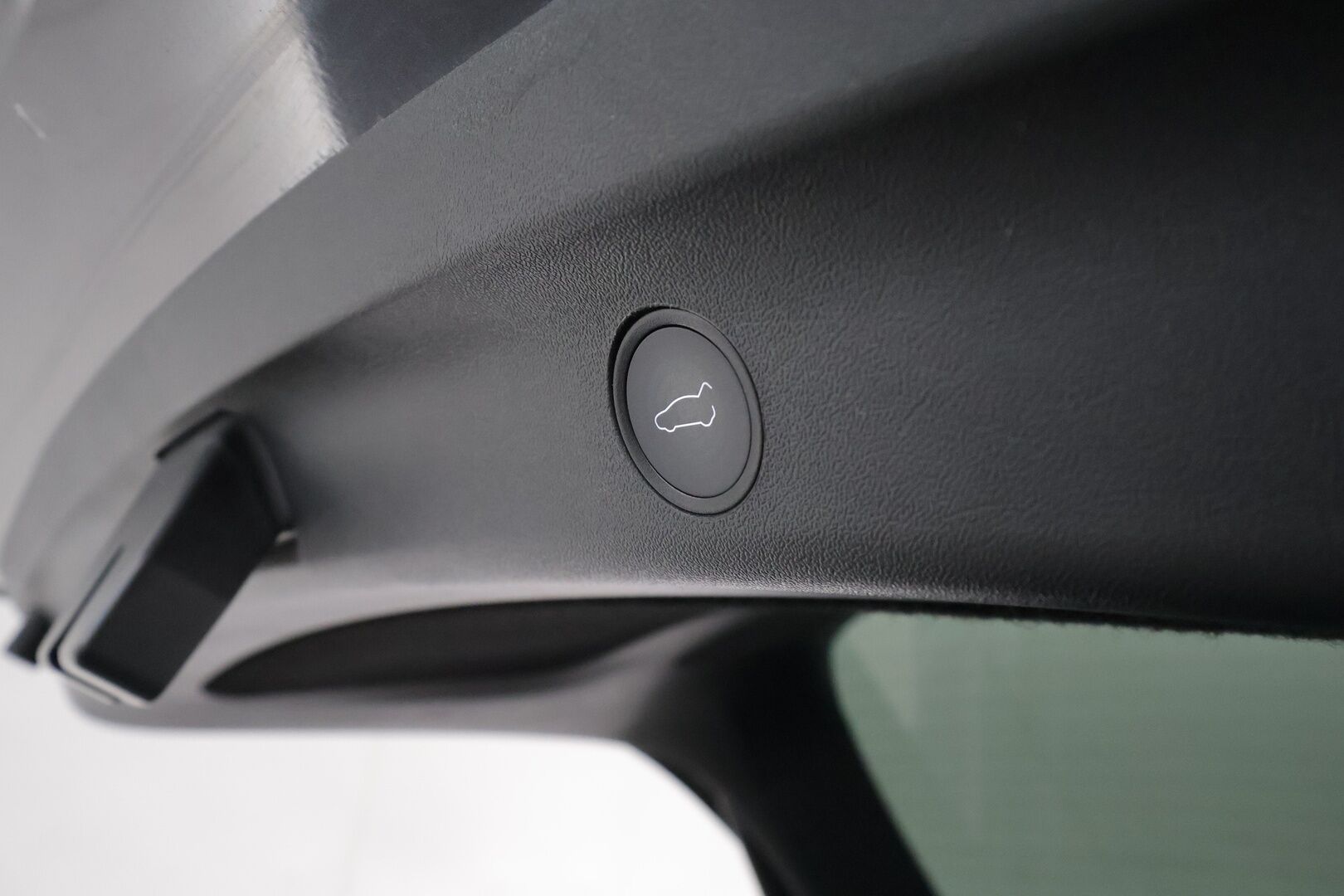 TESLA MODEL Y 2022 Long Range AWD **Lasikatto / Lämpöpumppu / Koukku / Adapt.Vakkari / Matrix-LED / Navi / Kaistavahti** - 3,99 % KORKOTARJOUS TÄHÄN AUTOON - P. Kamera / Premium Audio / q1Nahkaverhoilu / KeylessGO / 2x Renkaat